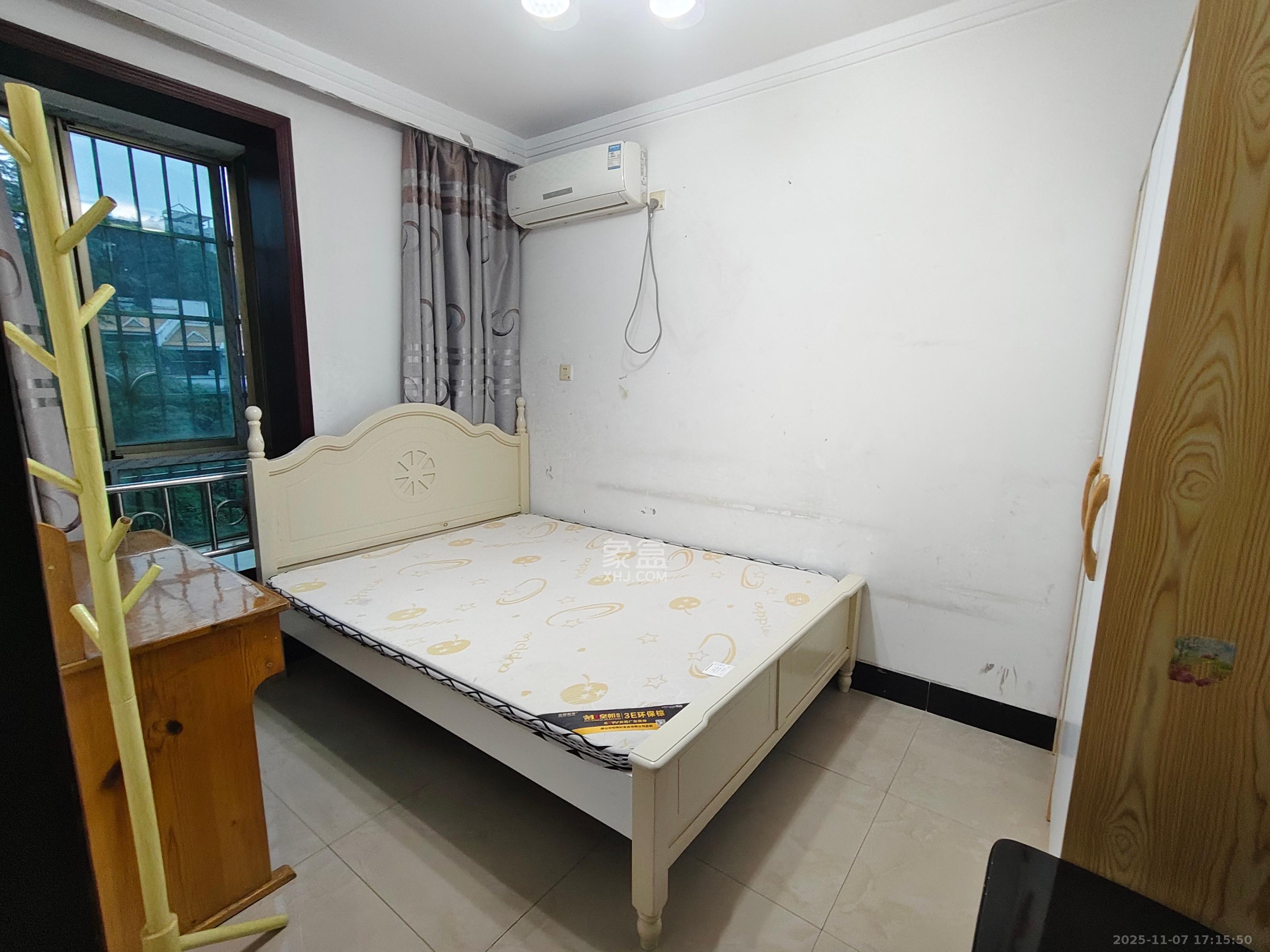 阳明山庄  3室2厅1卫    2000.0元/月室内图