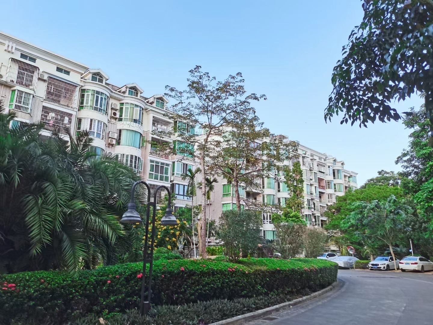 绿色佳园 3室2厅2卫 140.0万 绿色佳园 3室2厅2卫 140.0万客厅