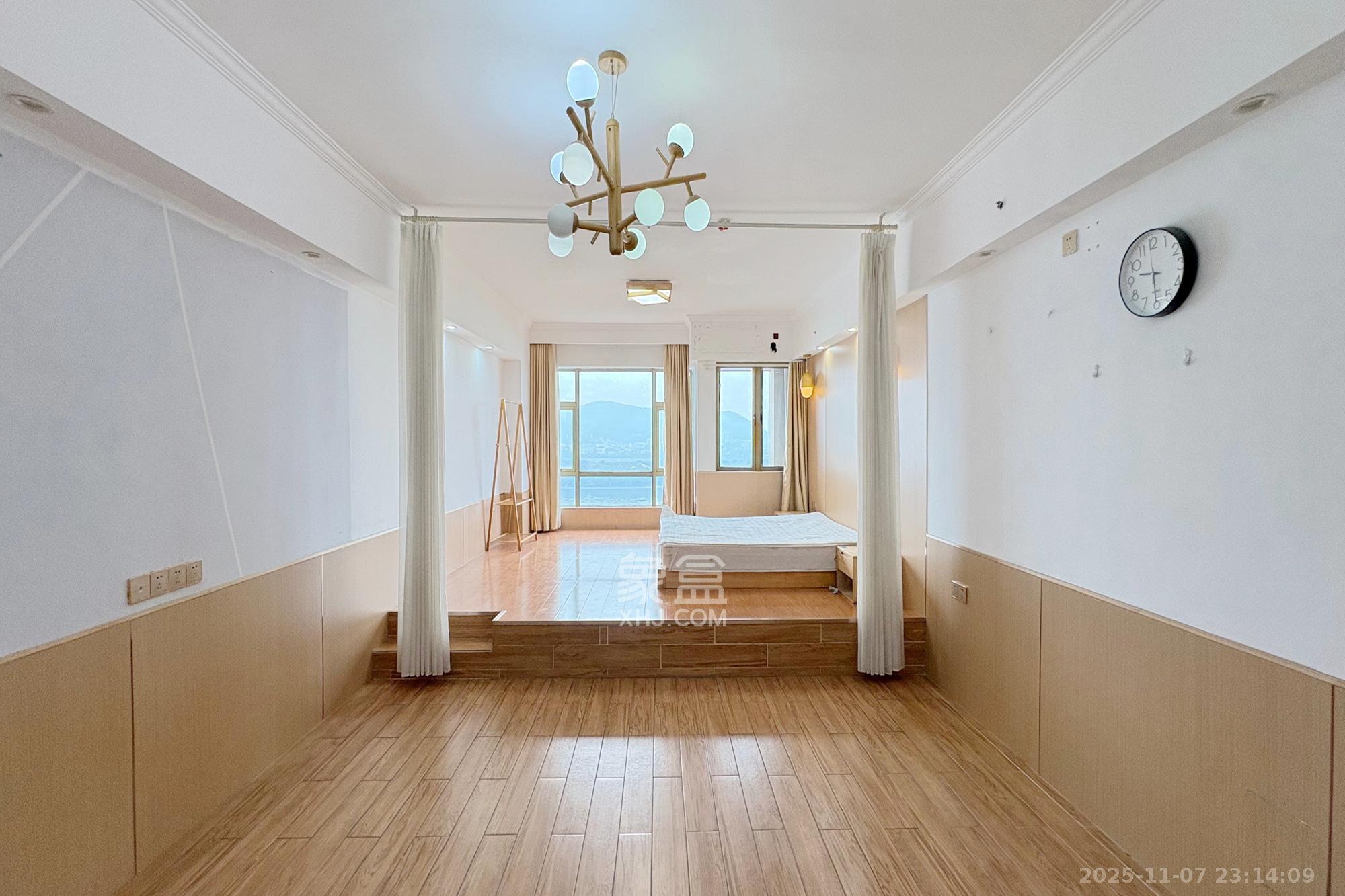 江岸丽都(江与城) 1室1厅1卫 83.0万 江岸丽都(江与城) 1室1厅1卫 83.0万客厅