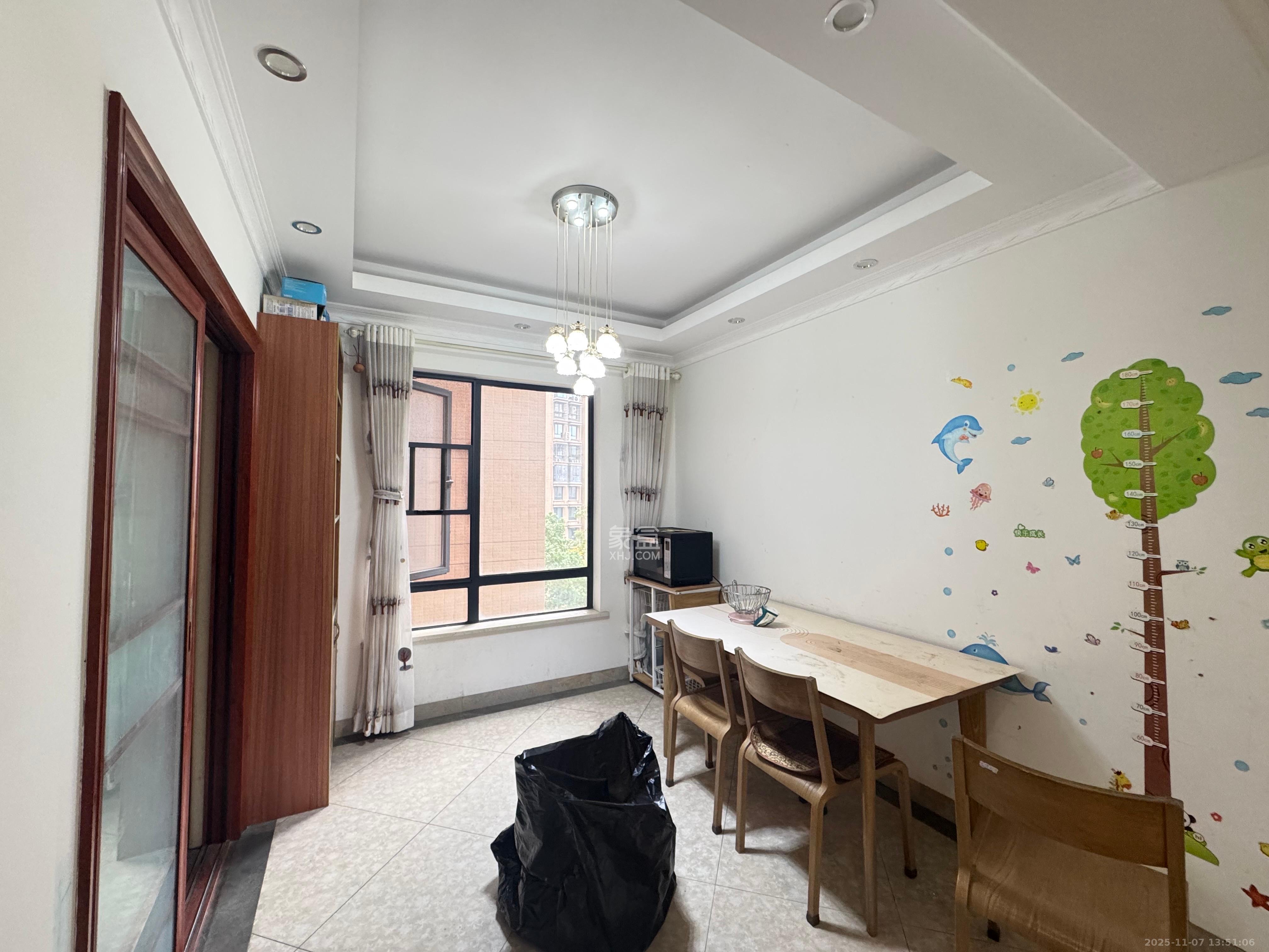 邦盛水岸御园  4室2厅2卫    2000.0元/月室内图