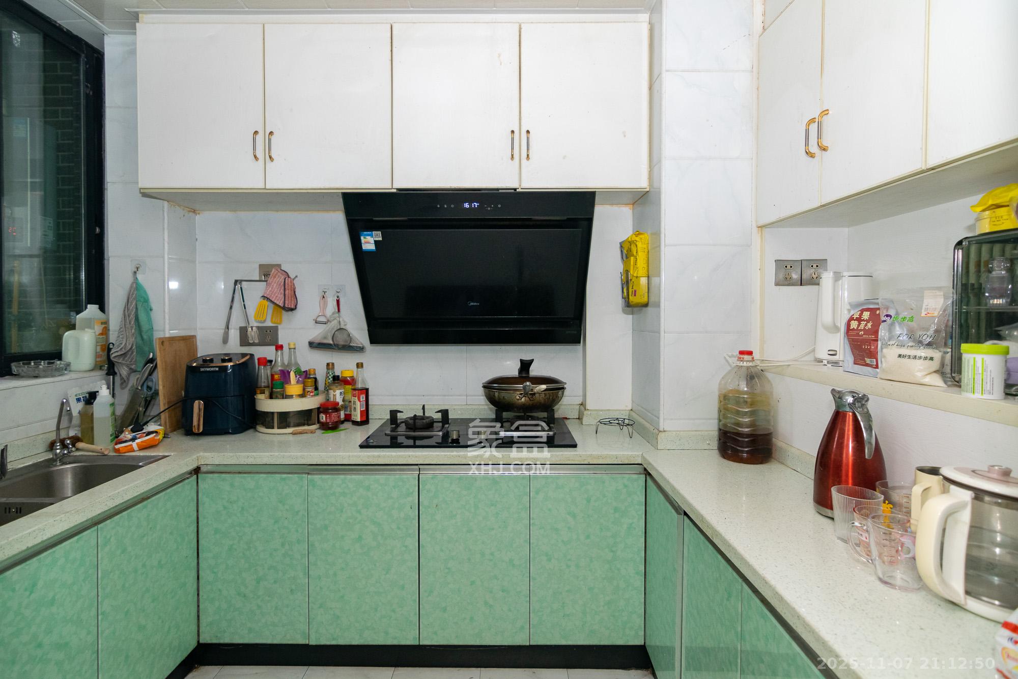 金富星城 4室2厅2卫 60.0万 金富星城 4室2厅2卫 60.0万厨房