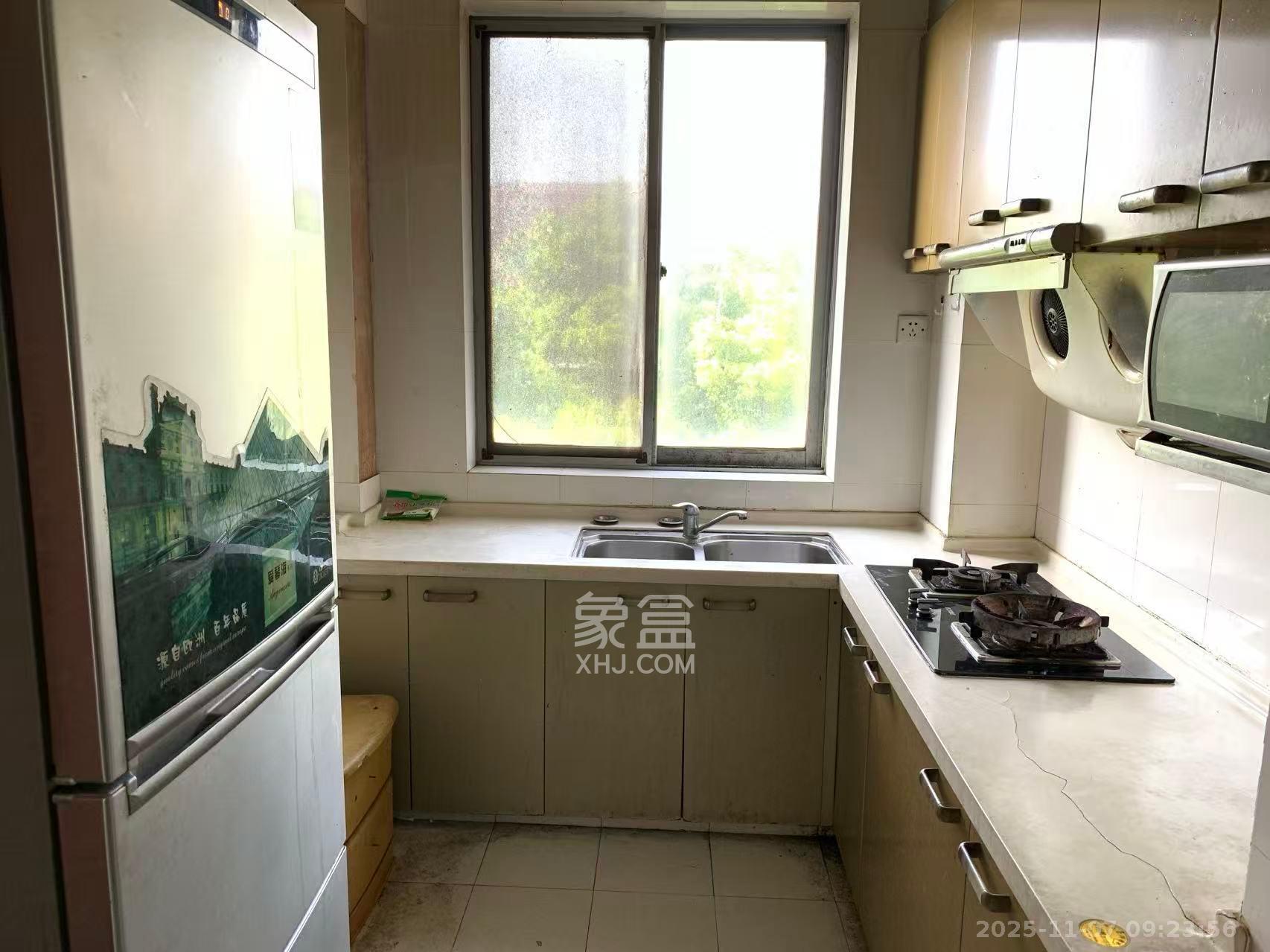 芙蓉苑  3室2厅1卫    2300.0元/月