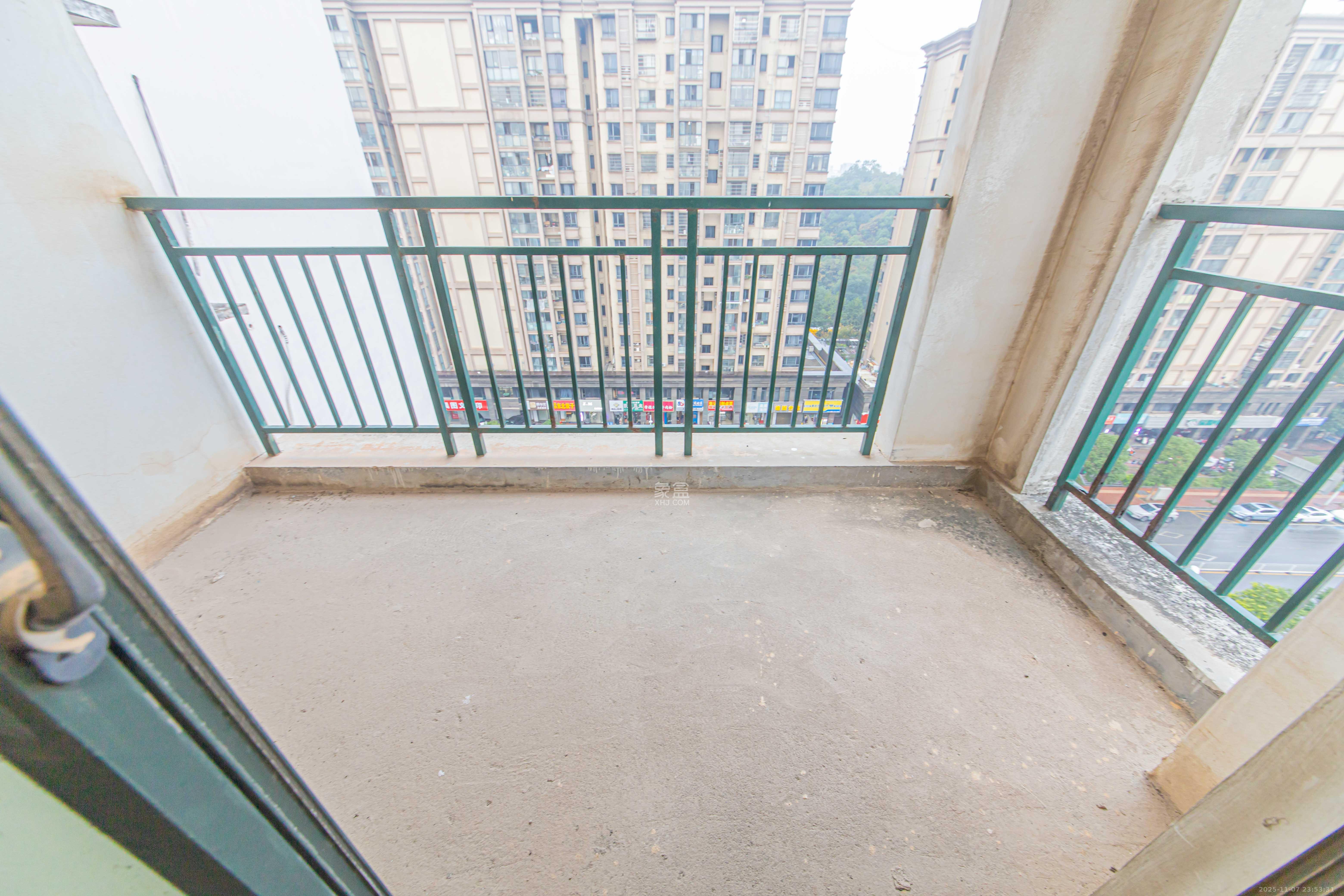 保利花园 3室2厅2卫 123.0万 保利花园 3室2厅2卫 123.0万阳台