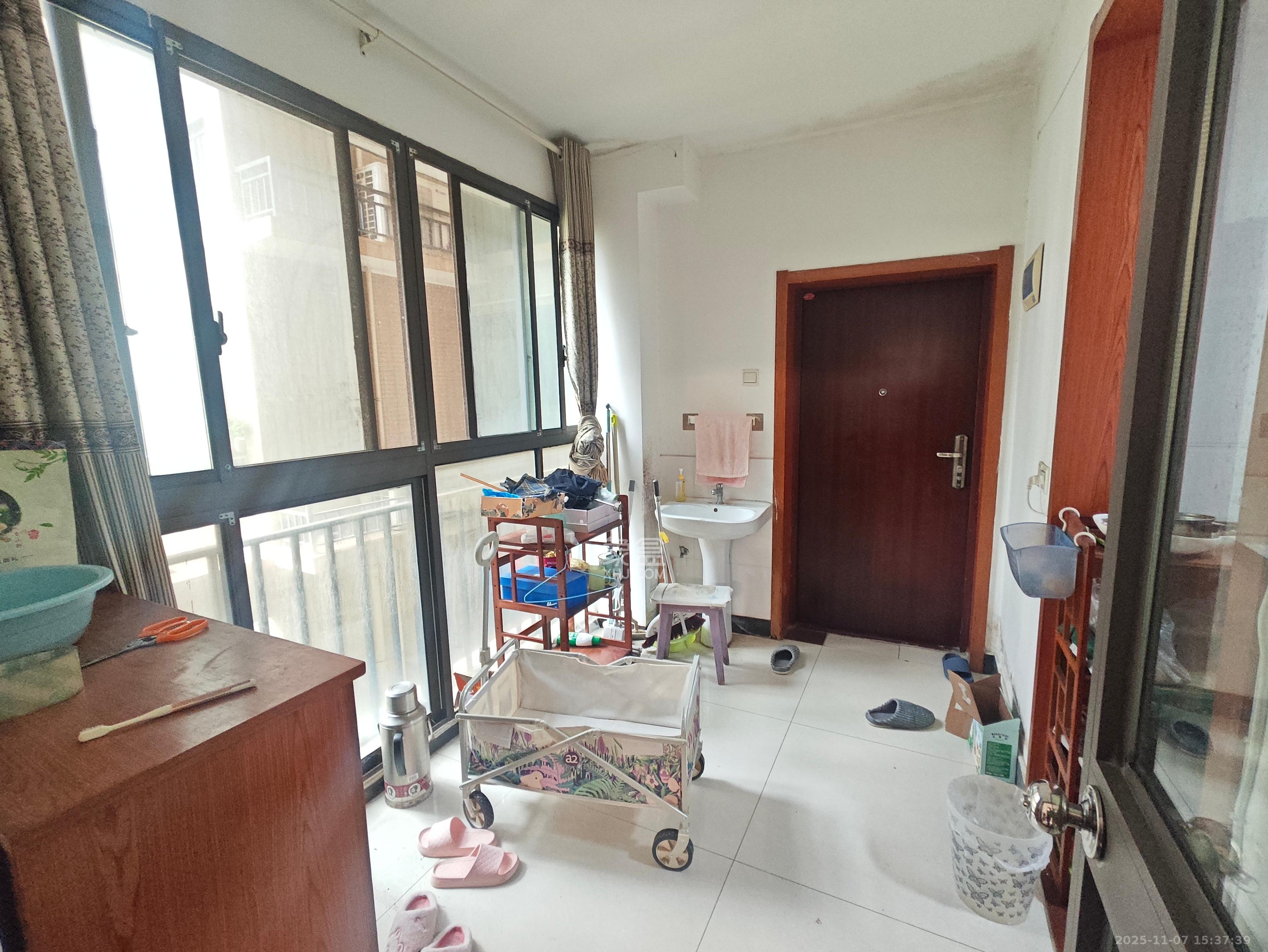 钱隆樽品(一、二、三期)  2室2厅1卫    2000.0元/月室内图