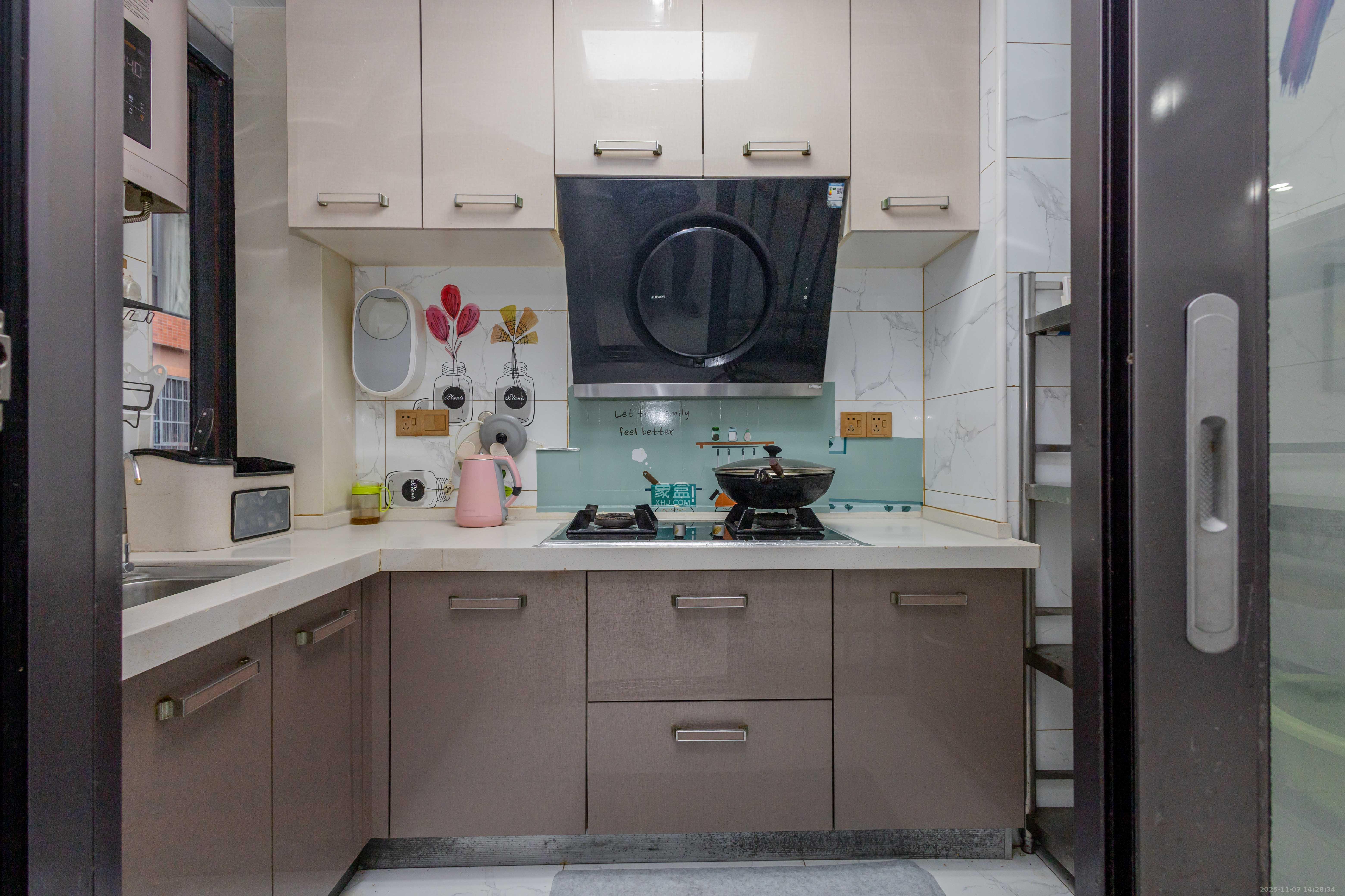 海德公园  4室2厅1卫    82.8万厨房