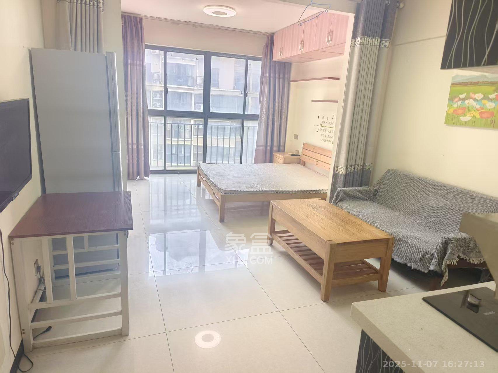 钱隆樽品(一、二、三期)  1室0厅1卫    1400.0元/月