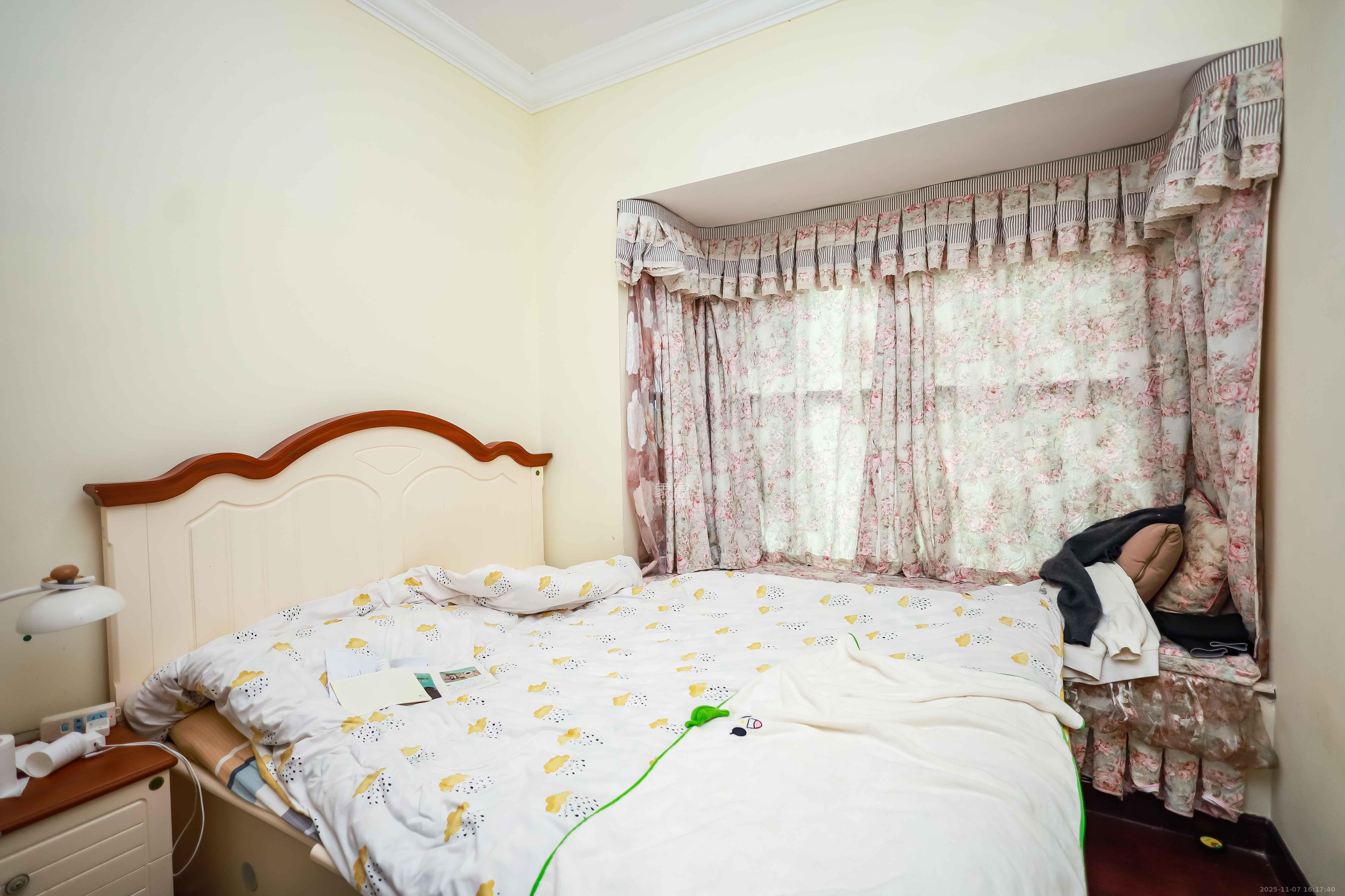 恒大华府  3室2厅1卫    130.0万卧室