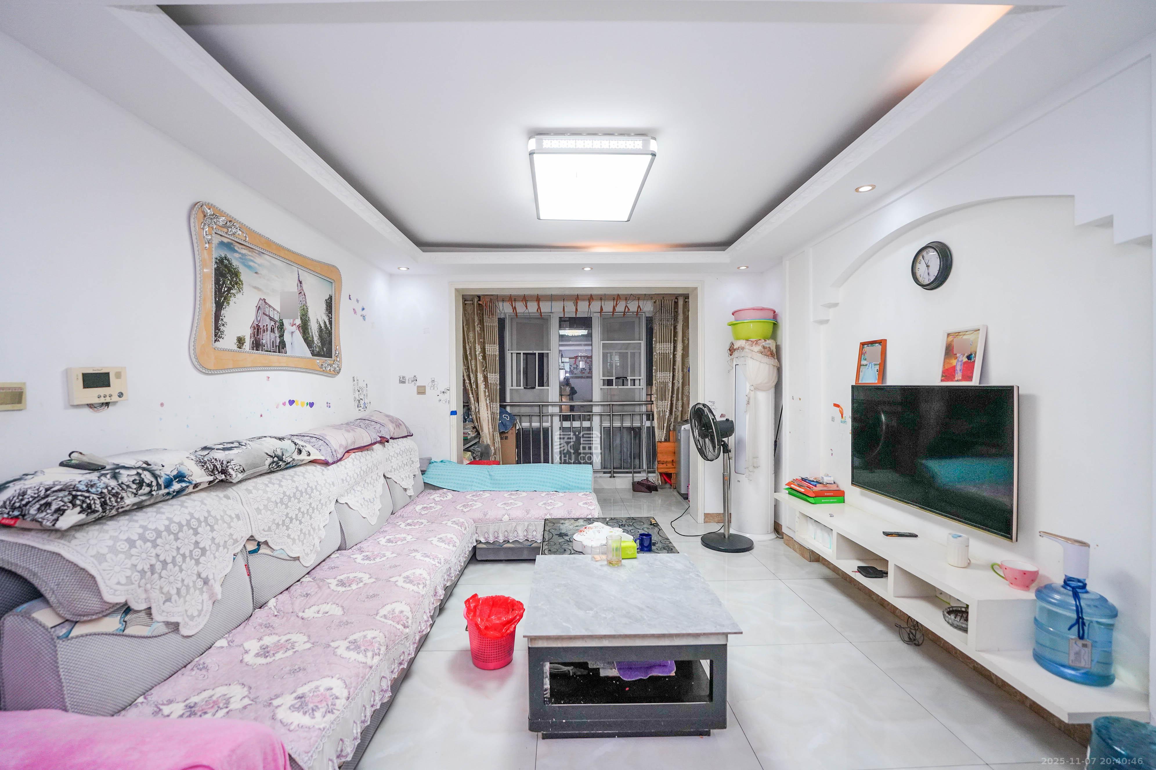 丽发新城  1室0厅0卫    55.0万客厅