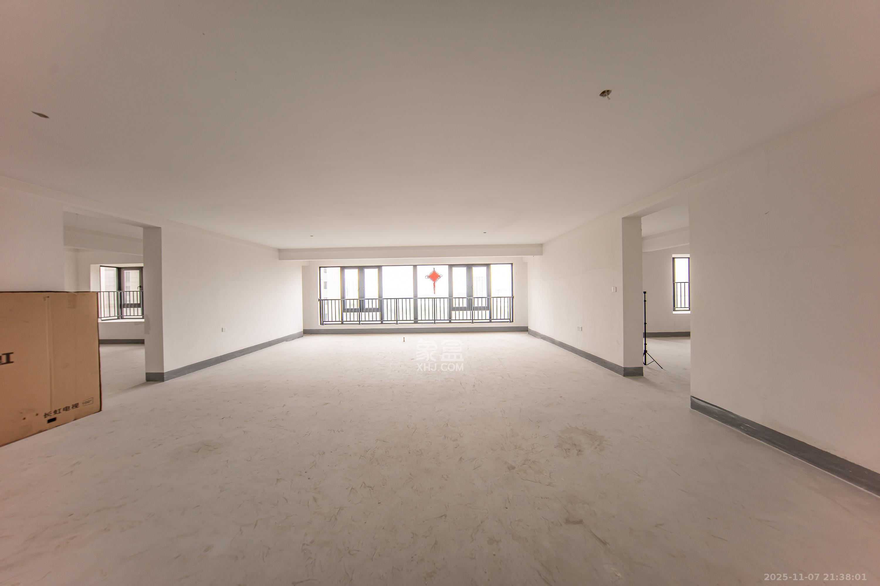 建投象山国际 5室2厅2卫 240.0万 建投象山国际 5室2厅2卫 240.0万客厅