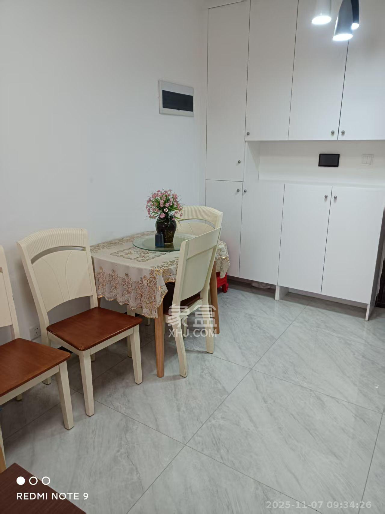 蔷薇国际  1室1厅1卫    1300.0元/月室内图