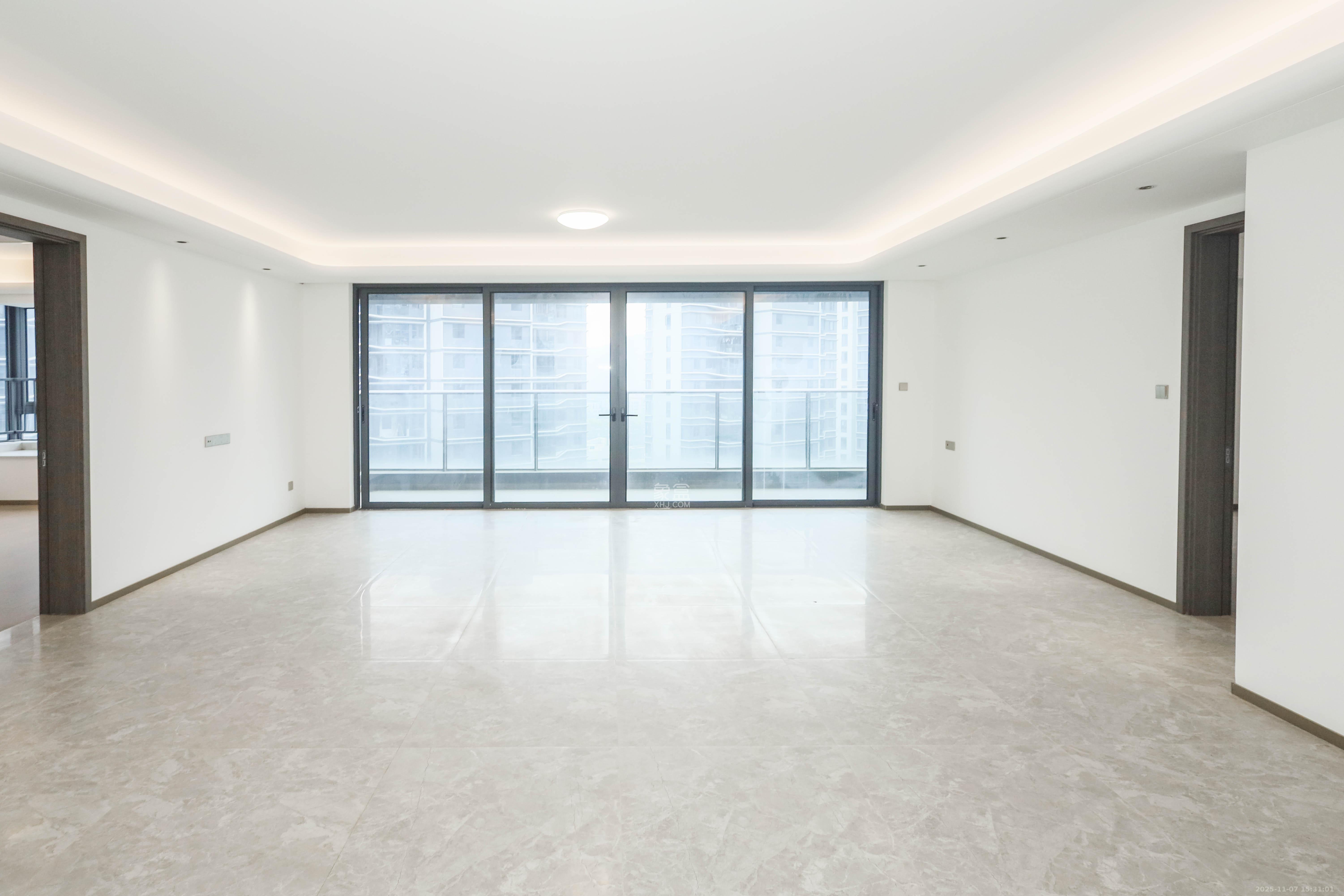 绿城招商桂语雲峯 4室2厅2卫 308.0万 绿城招商桂语雲峯 4室2厅2卫 308.0万客厅