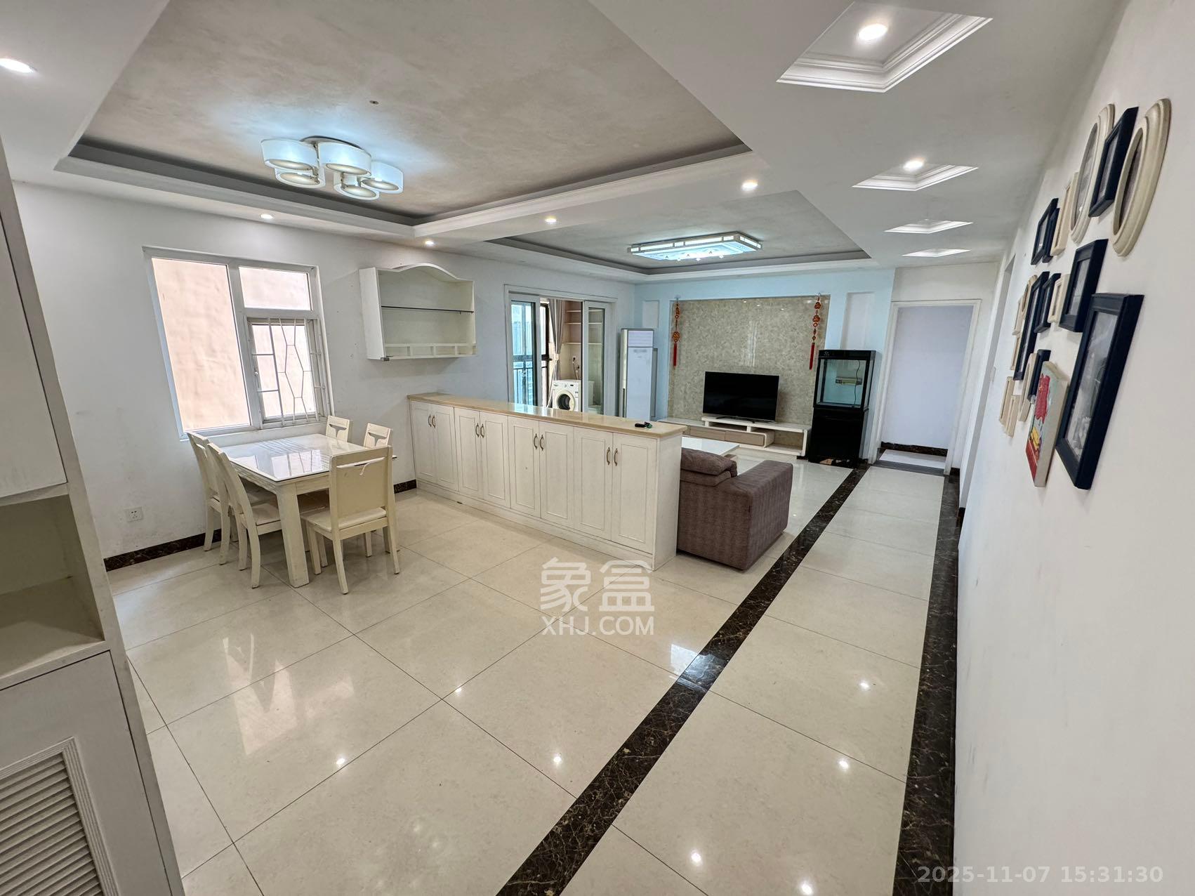 米兰春天  4室2厅2卫    2200.0元/月室内图