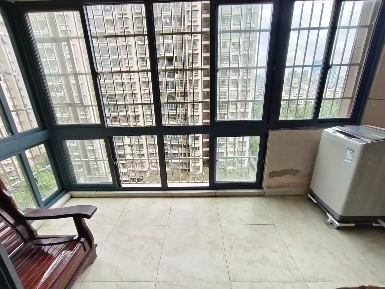 滨江新苑(一期A区) 3室2厅2卫 2500.0元/月 滨江新苑(一期A区) 3室2厅2卫 2500.0元/月室内图