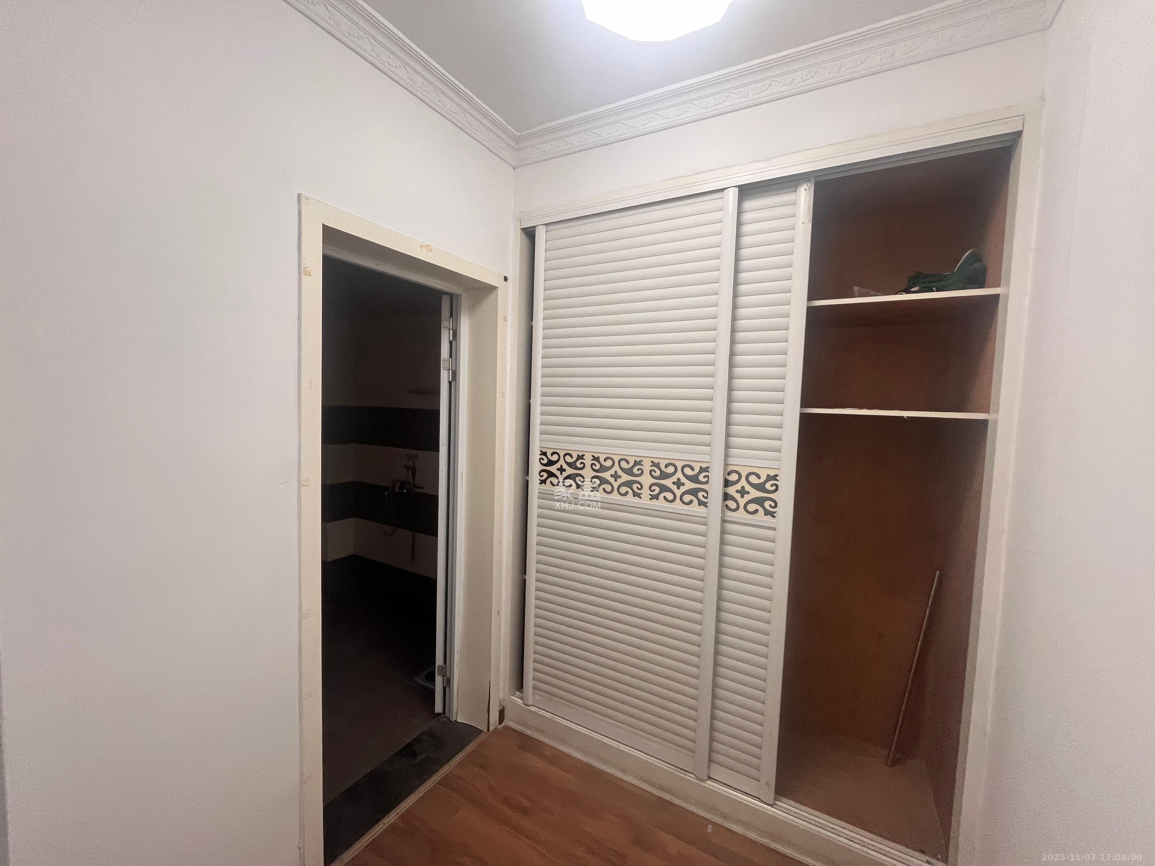 万国城（当代满庭春MOMA）一期  3室2厅2卫    2600.0元/月室内图