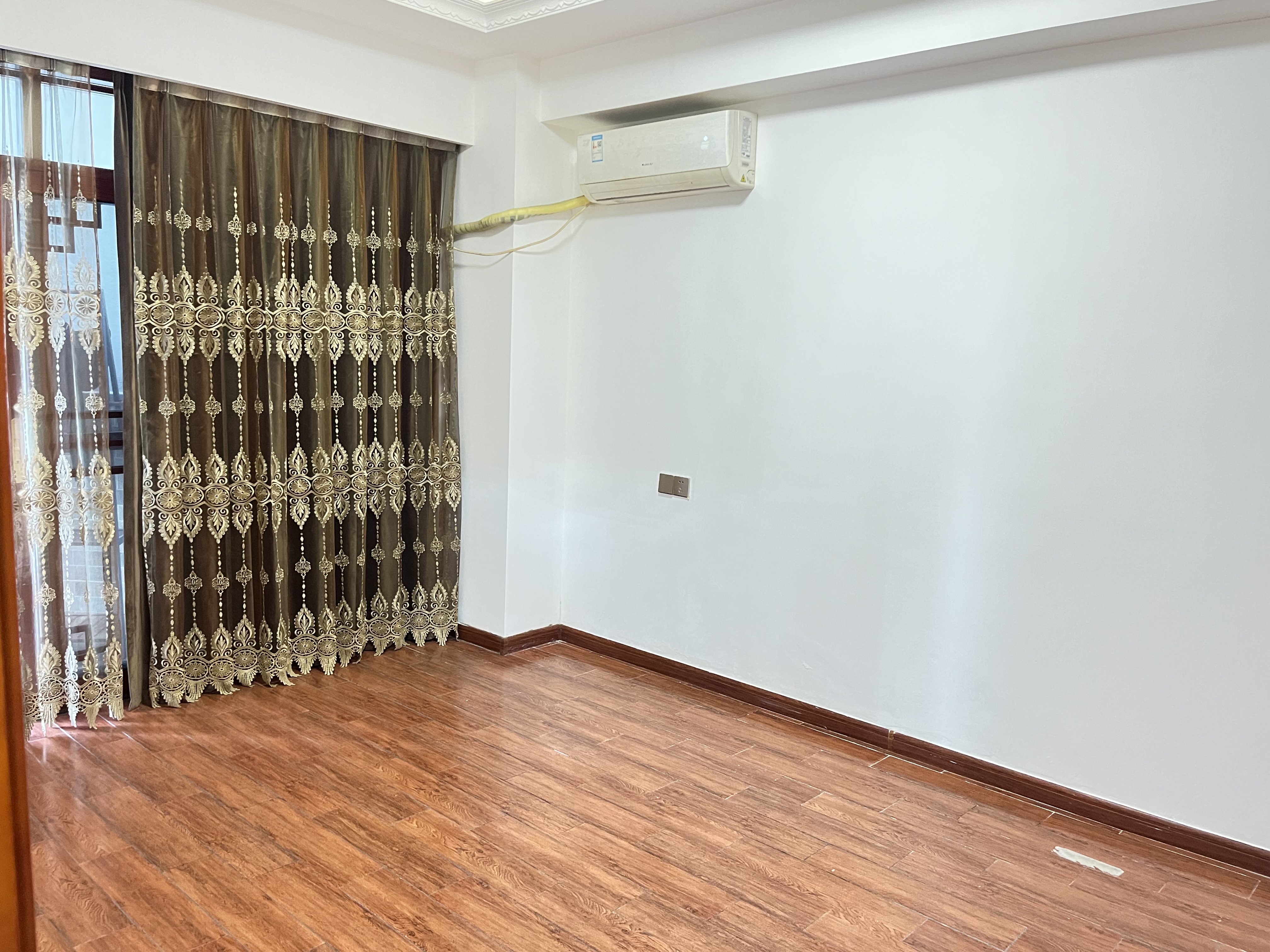 世纪生活港  3室2厅2卫    6000.0元/月室内图