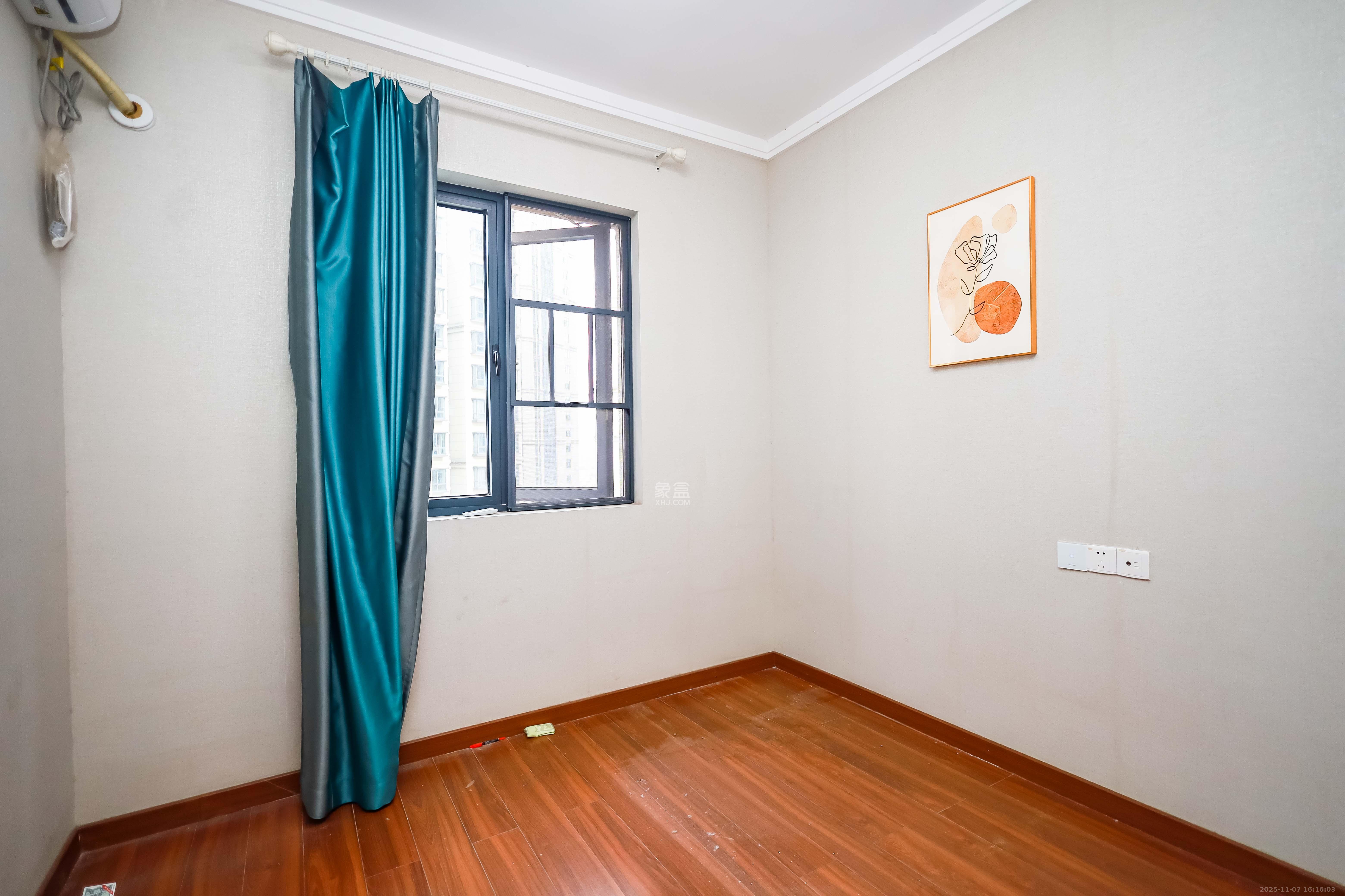 荣泰广场 4室2厅2卫 105.0万 荣泰广场 4室2厅2卫 105.0万卧室