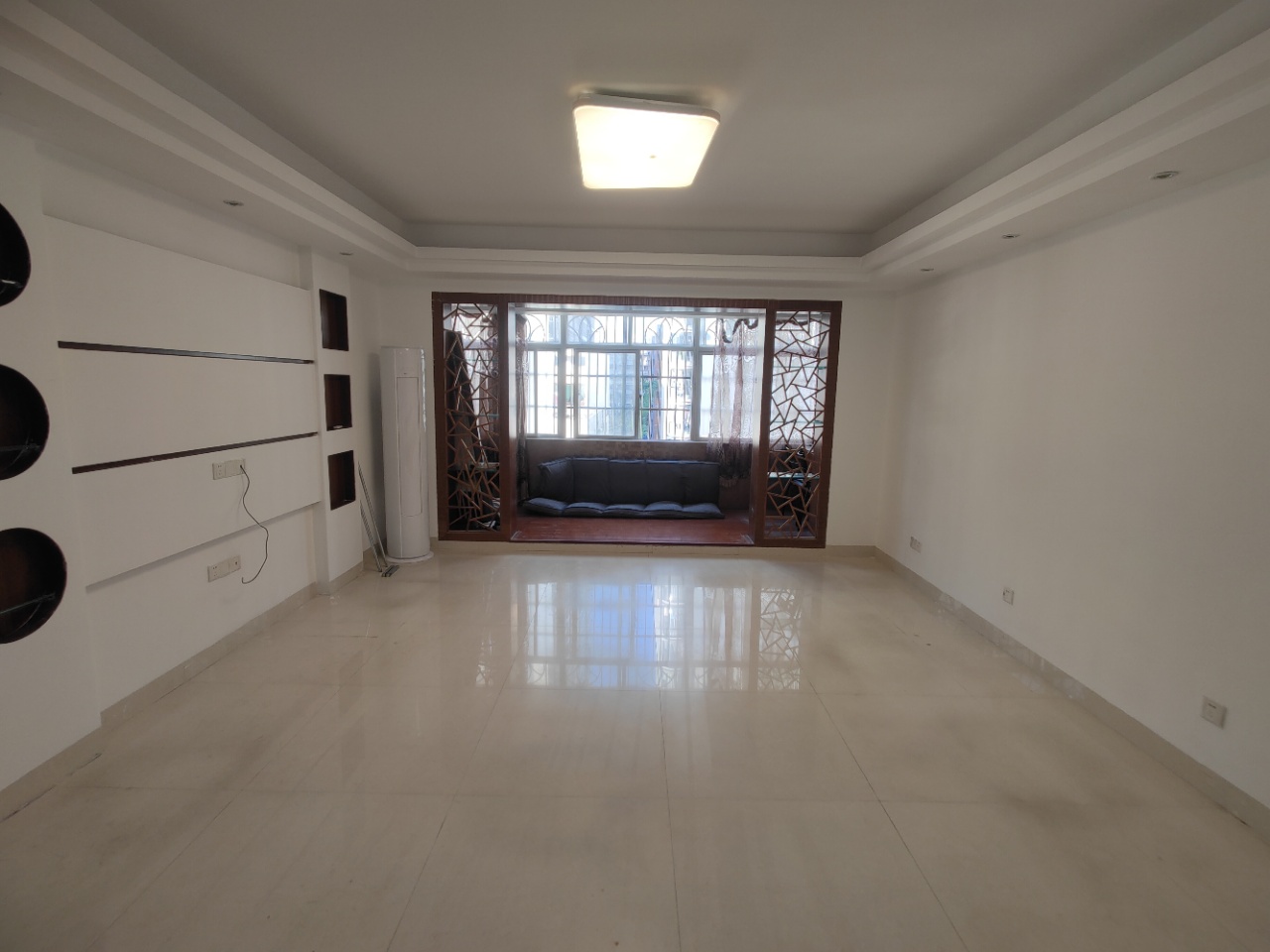 学苑公寓  4室2厅2卫    3200.0元/月