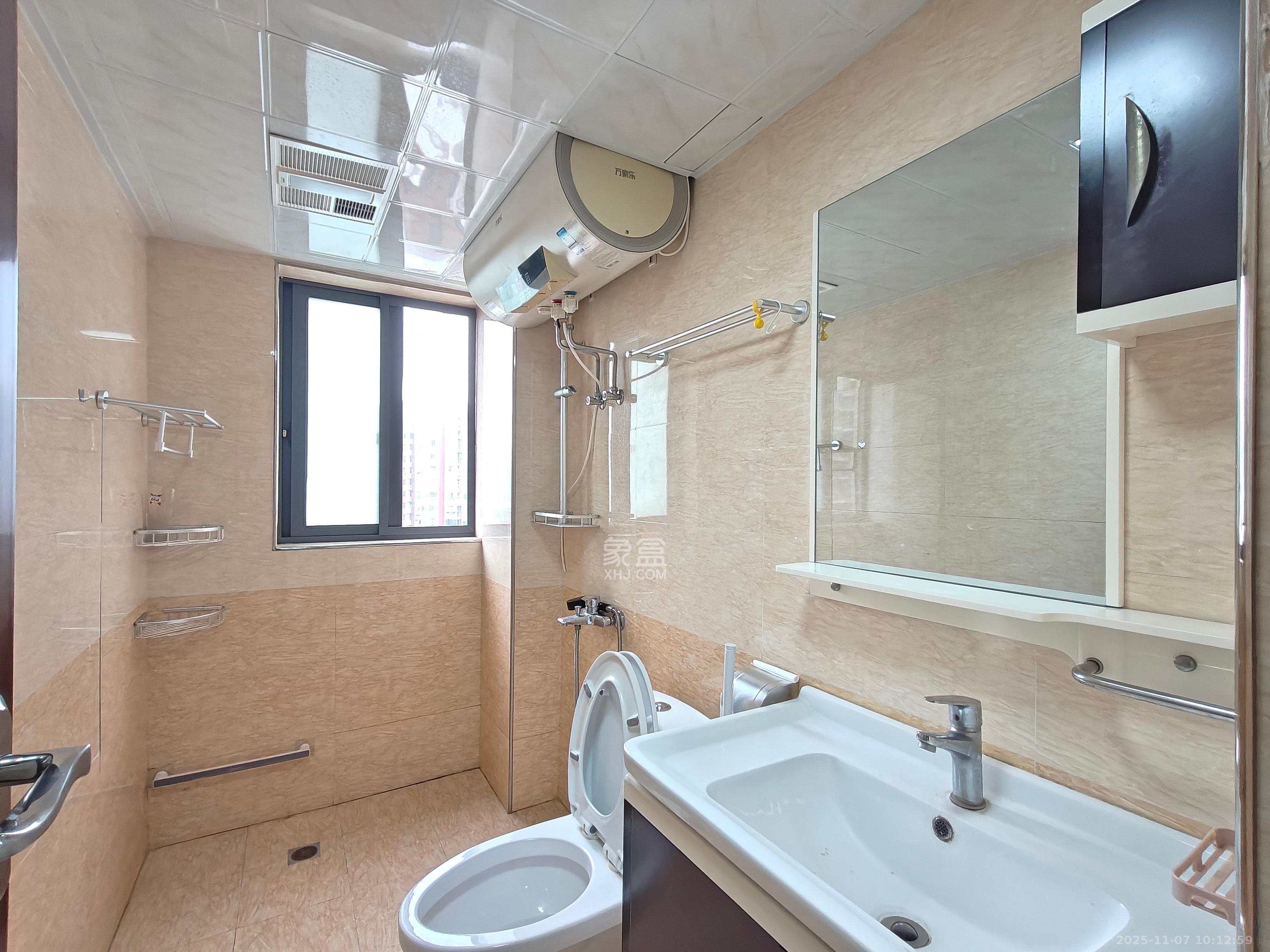 钱隆首府(福晟御园) 3室2厅2卫 3200.0元/月 钱隆首府(福晟御园) 3室2厅2卫 3200.0元/月室内图