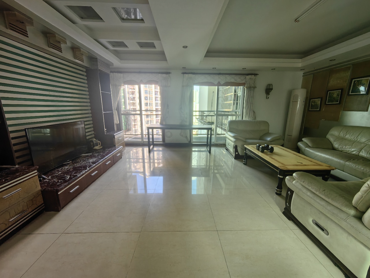 中城广场  2室2厅2卫    2600.0元/月