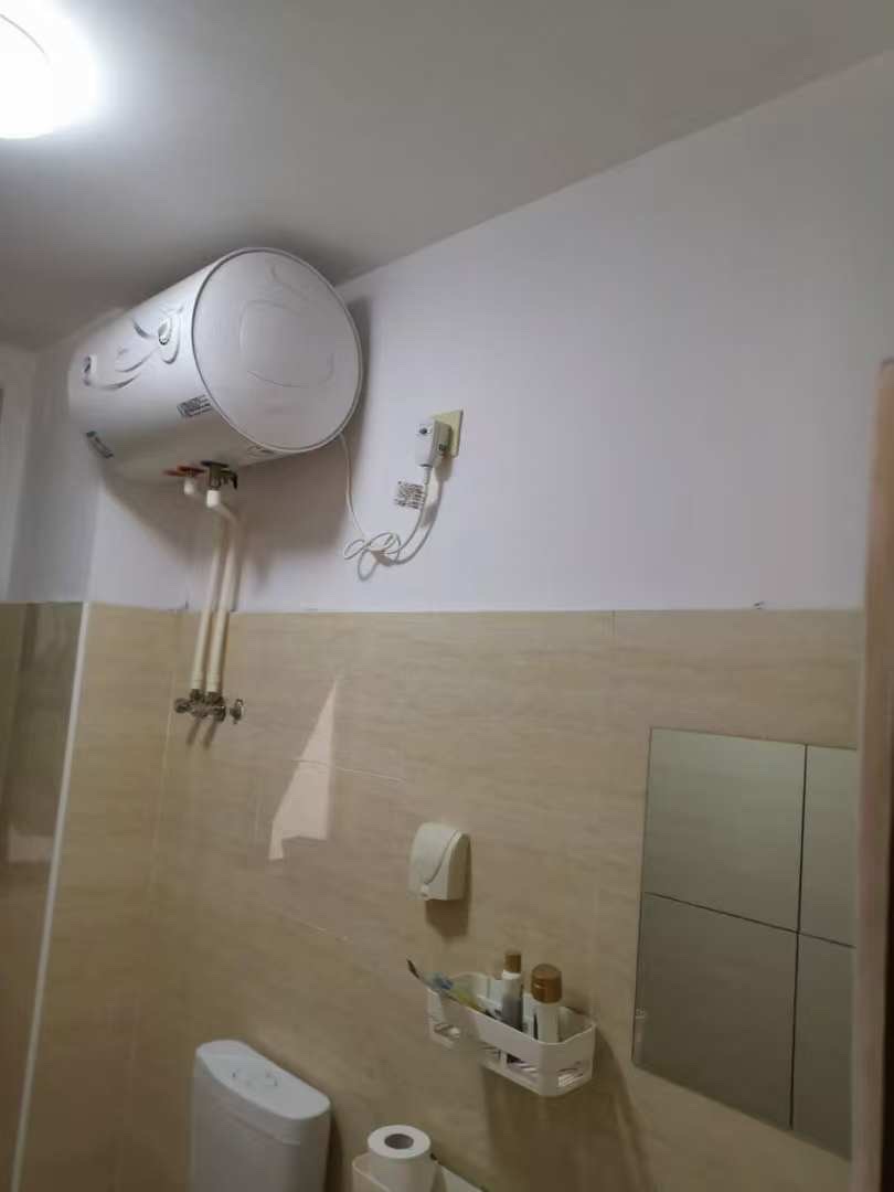 绿地城悦城 3室2厅2卫 2500.0元/月 绿地城悦城 3室2厅2卫 2500.0元/月室内图