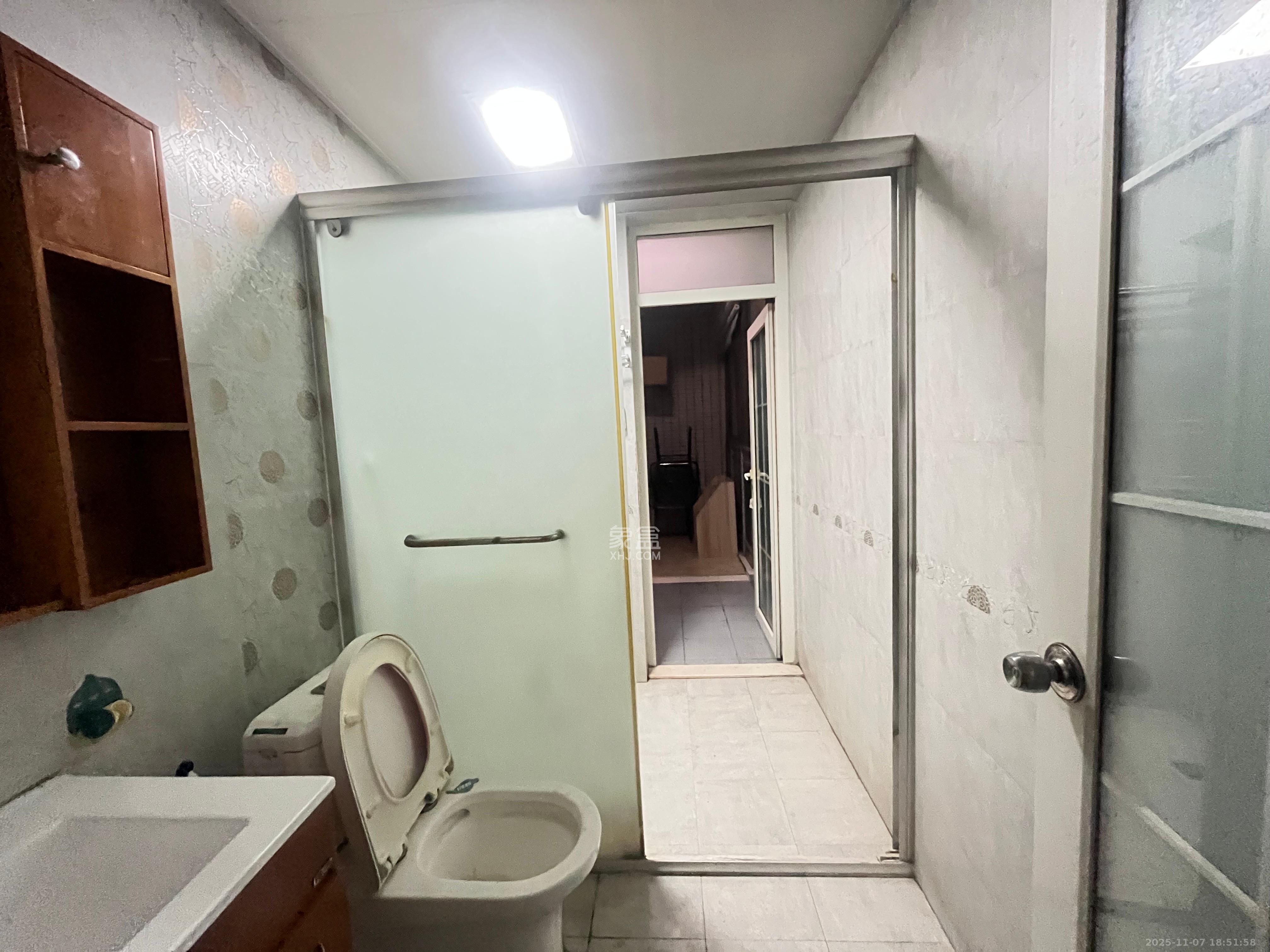 银港水晶城 2室2厅1卫 2200.0元/月 银港水晶城 2室2厅1卫 2200.0元/月室内图