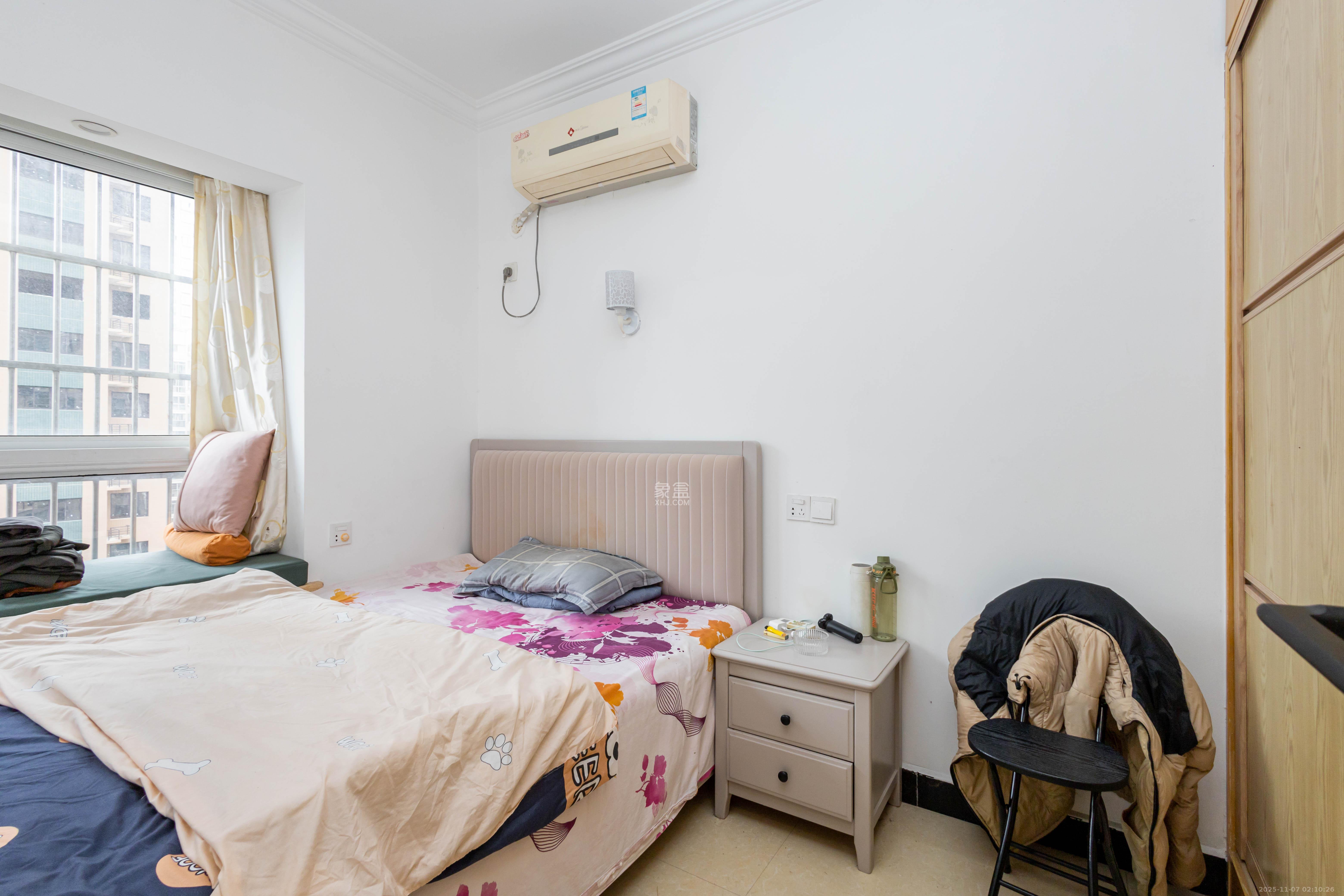 紫云阁  4室2厅2卫    71.8万卧室