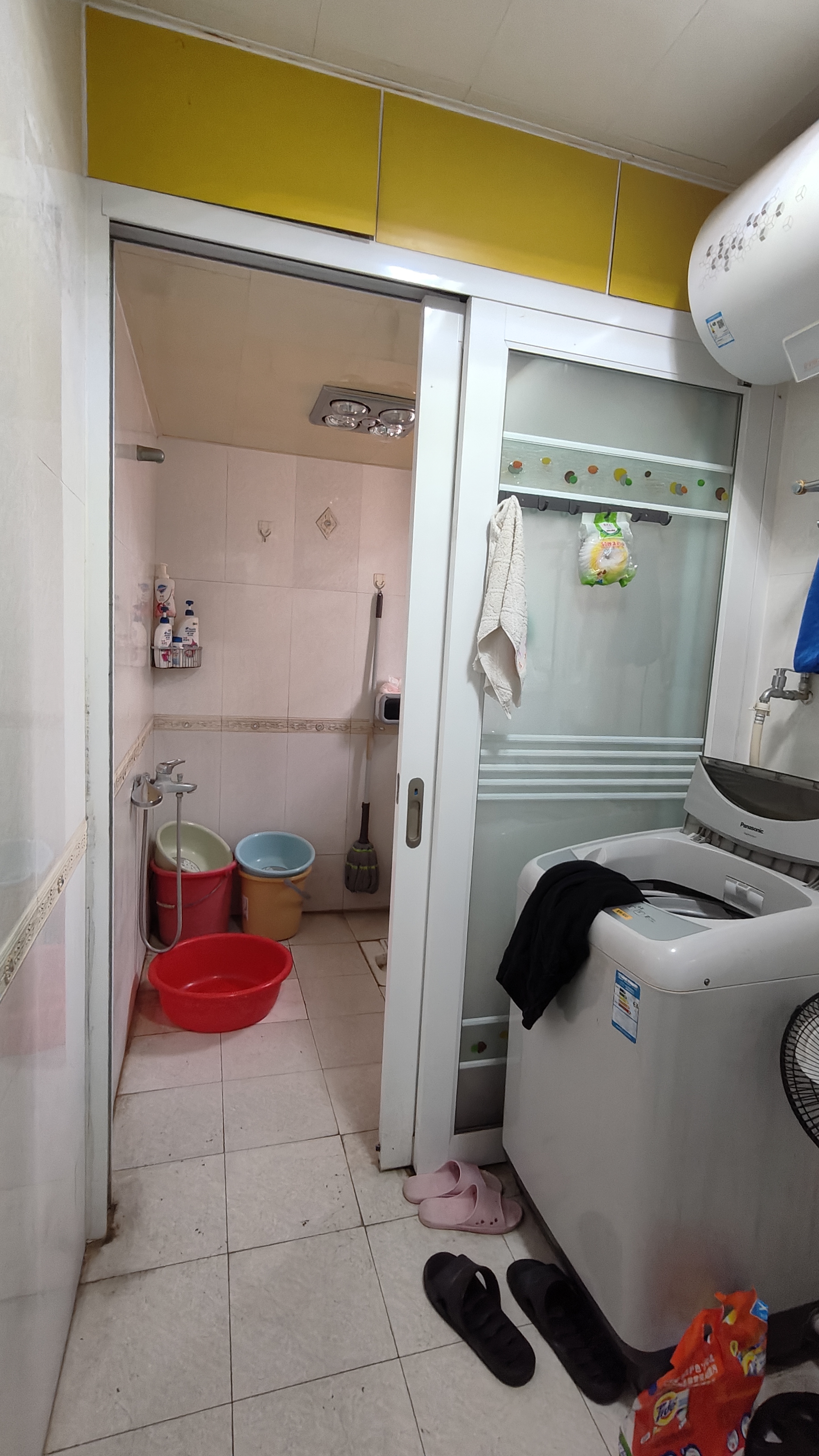 安厦鑫苑 3室2厅2卫 68.8万 安厦鑫苑 3室2厅2卫 68.8万客厅