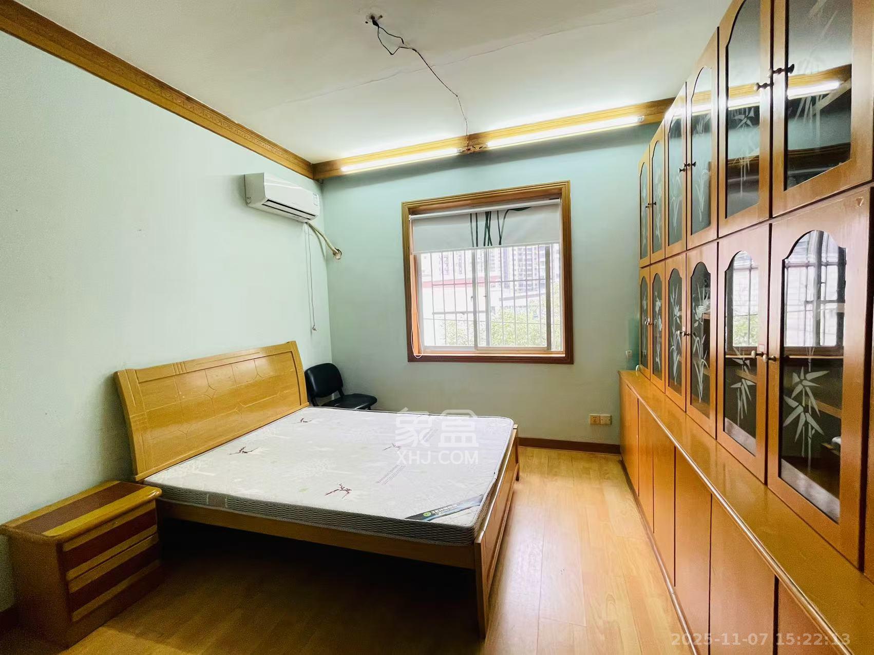 陈家湖小区  4室2厅2卫    3200.0元/月室内图