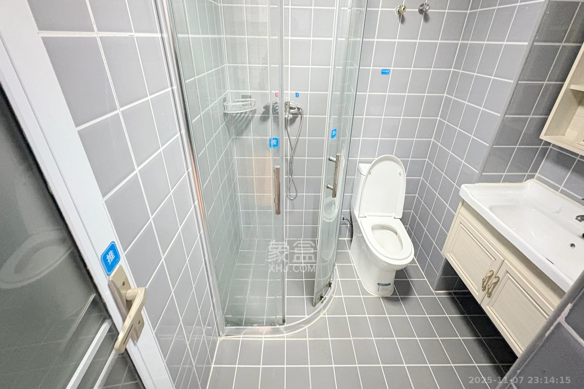 江岸丽都(江与城) 1室1厅1卫 83.0万 江岸丽都(江与城) 1室1厅1卫 83.0万卫生间