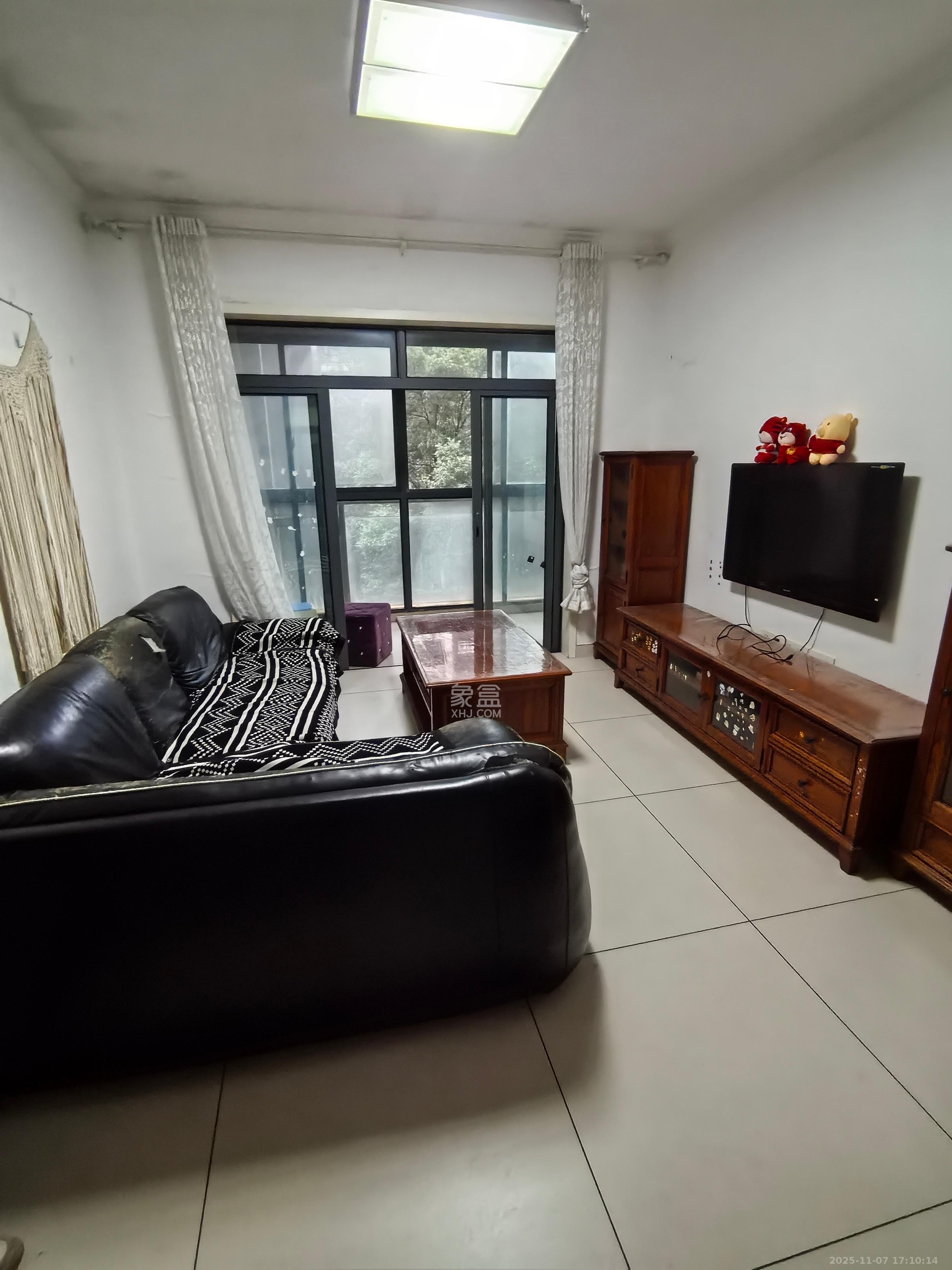 恒基凯旋门一二期  3室2厅1卫    2600.0元/月