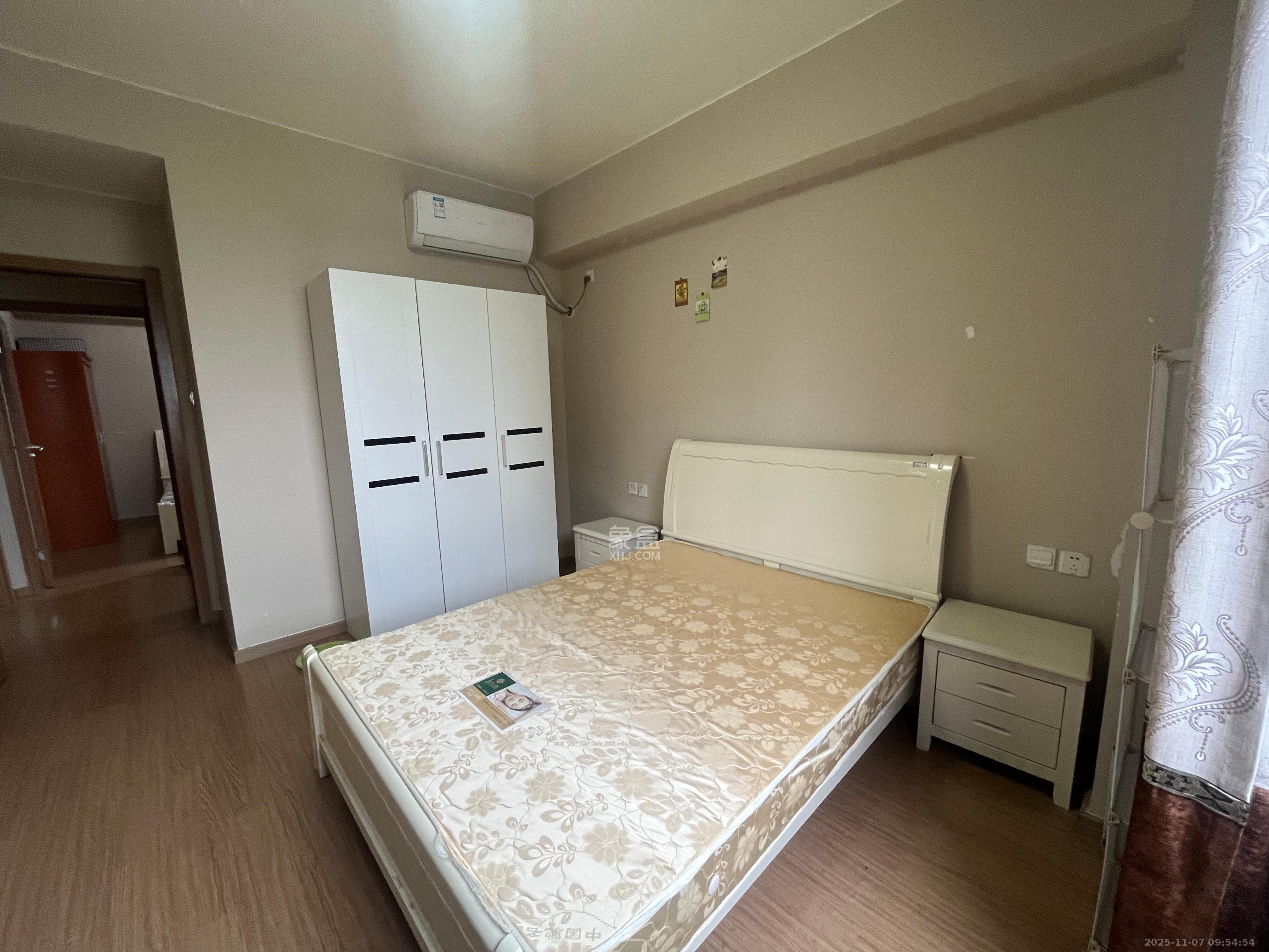 麓谷小镇  3室2厅1卫    2200.0元/月室内图