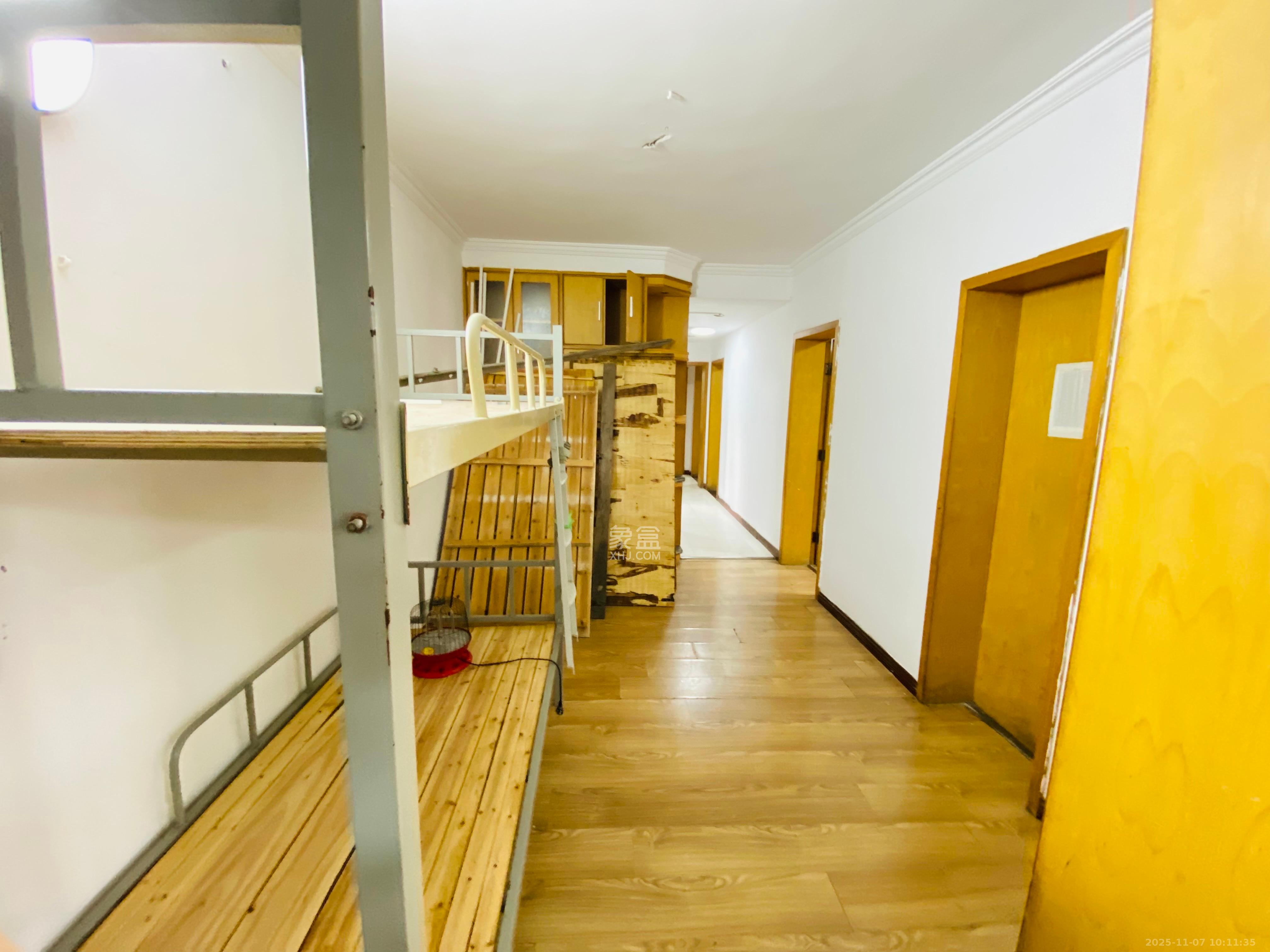 信丰民居 3室2厅1卫 3500.0元/月 信丰民居 3室2厅1卫 3500.0元/月室内图