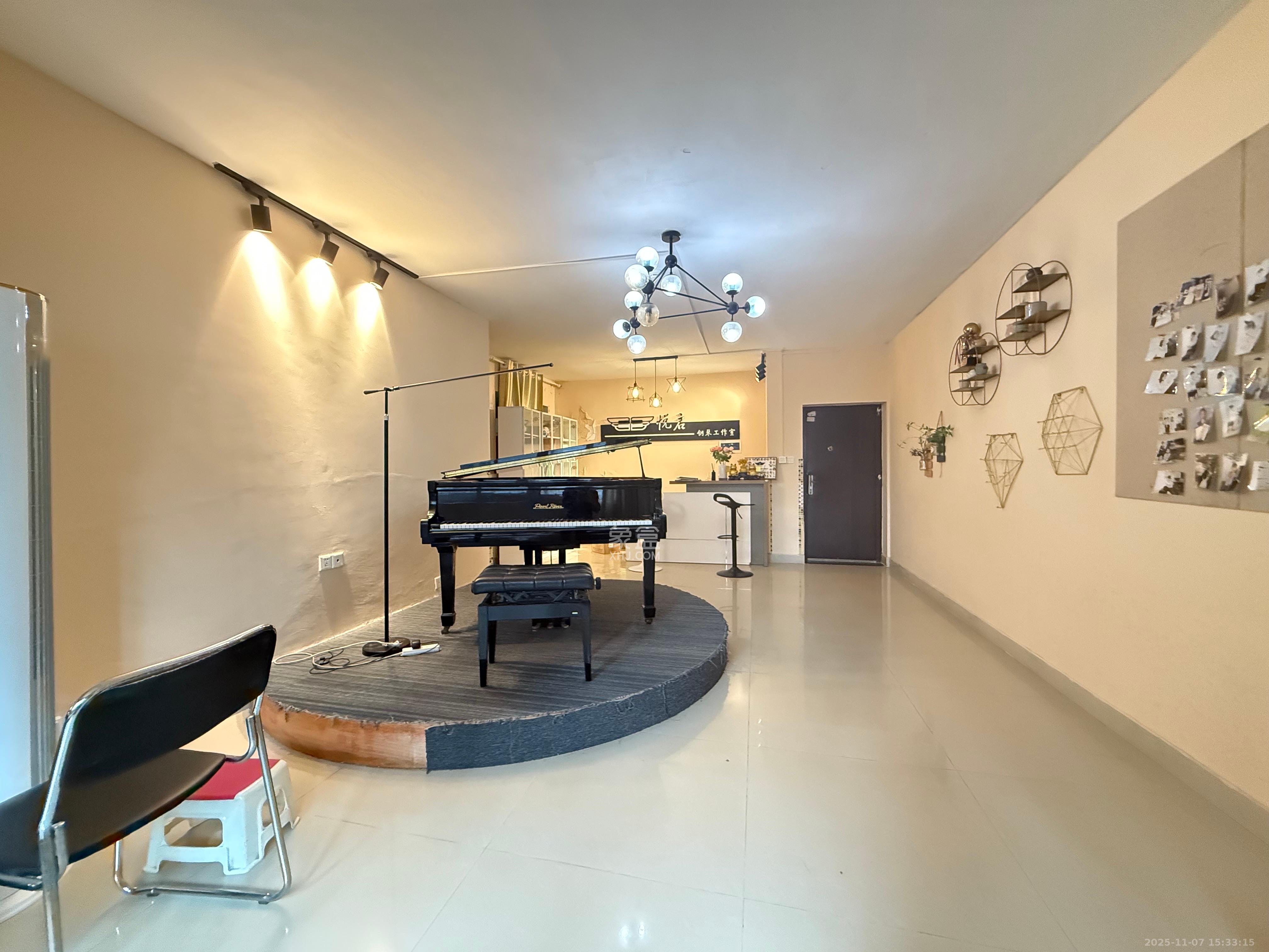 星蓝湾  3室2厅2卫    3000.0元/月室内图1