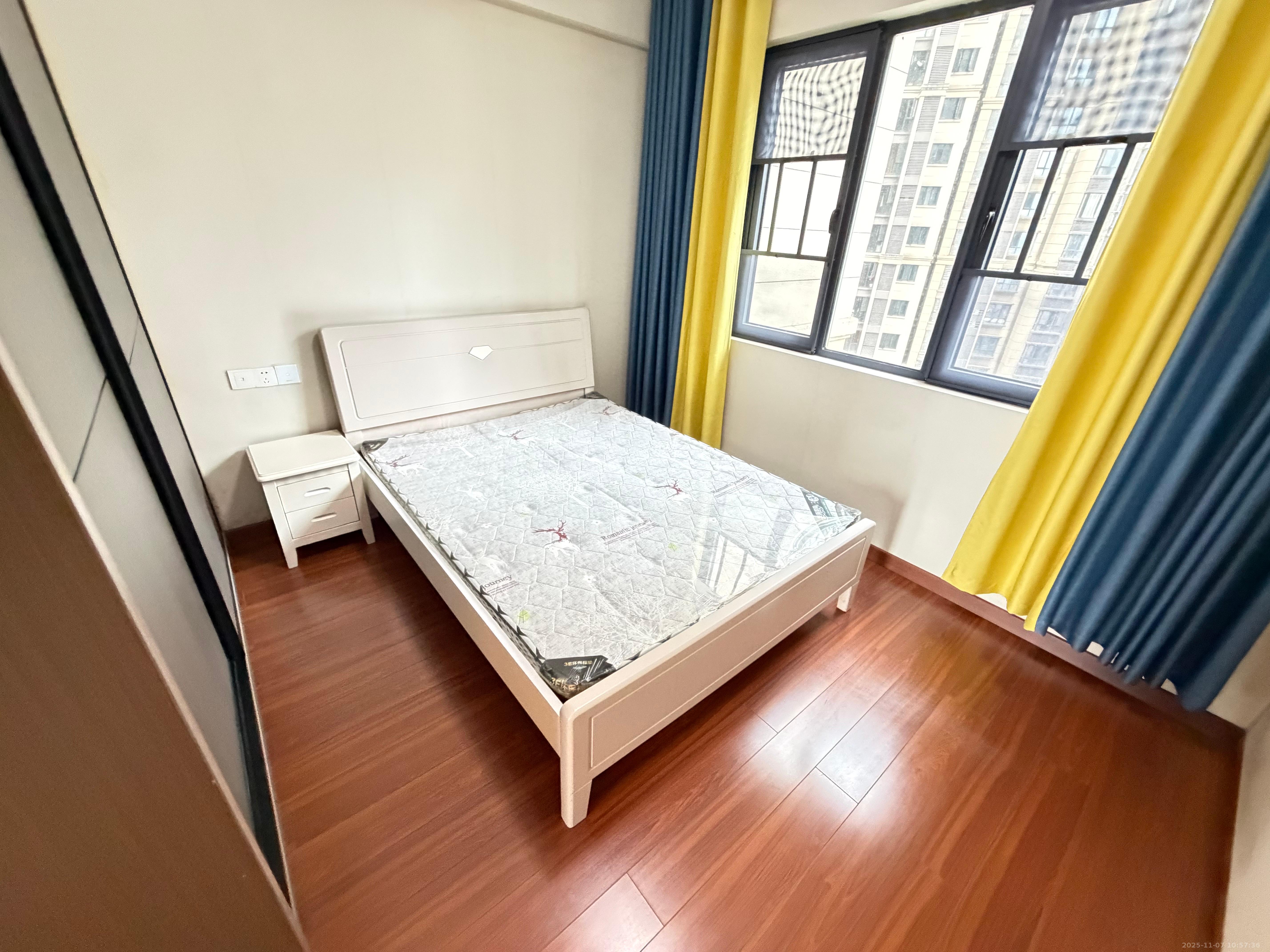 荣泰广场  3室2厅2卫    2800.0元/月室内图