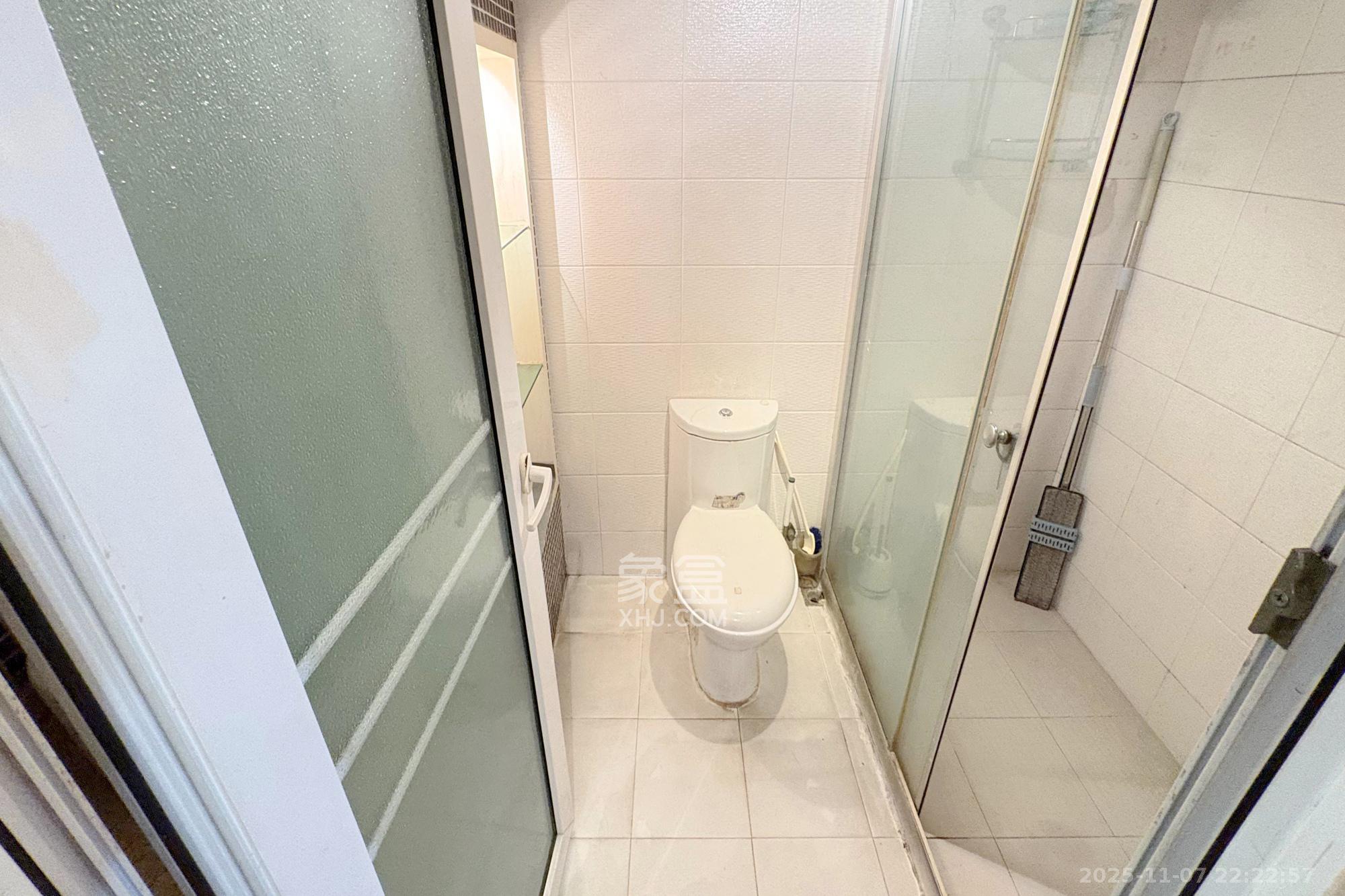 香格里嘉园  4室2厅2卫    150.0万卫生间