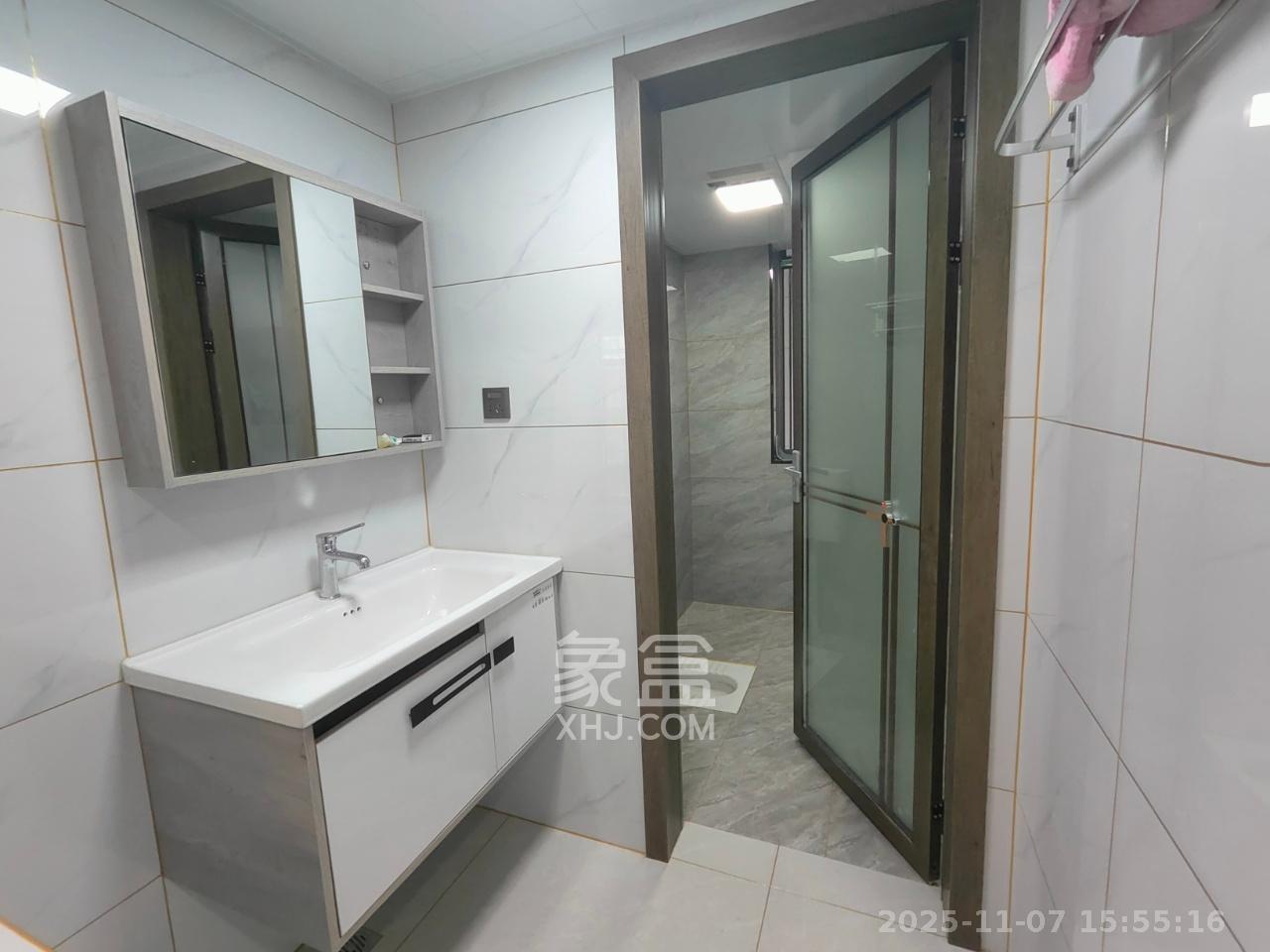 坪山家园  3室2厅2卫    1800.0元/月室内图