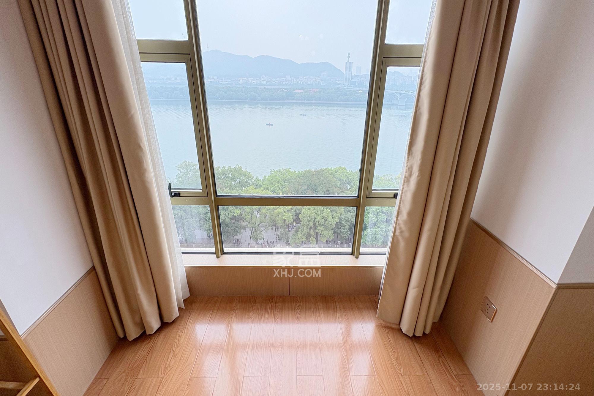 江岸丽都(江与城) 1室1厅1卫 83.0万 江岸丽都(江与城) 1室1厅1卫 83.0万阳台