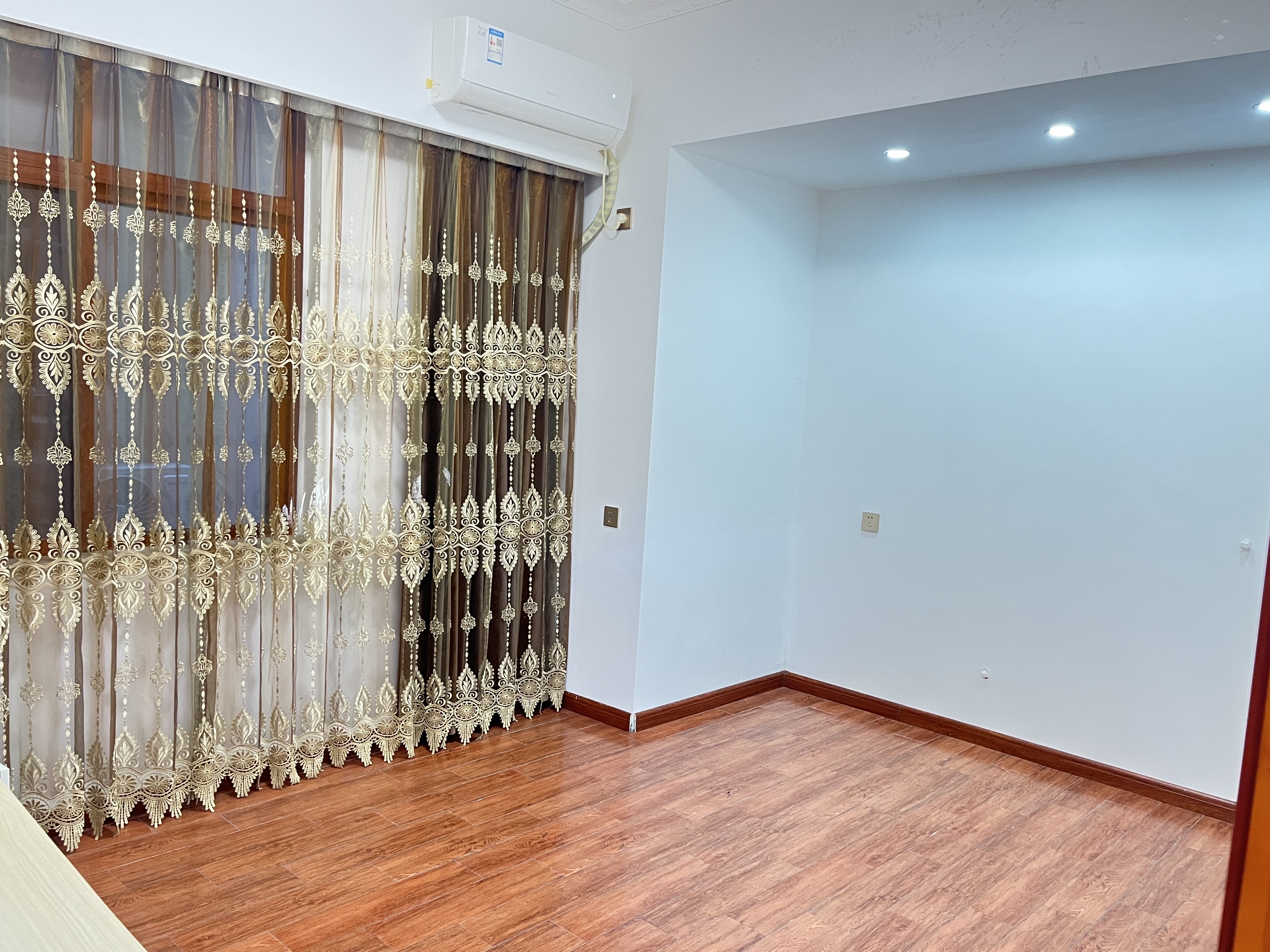 世纪生活港  3室2厅2卫    6000.0元/月室内图