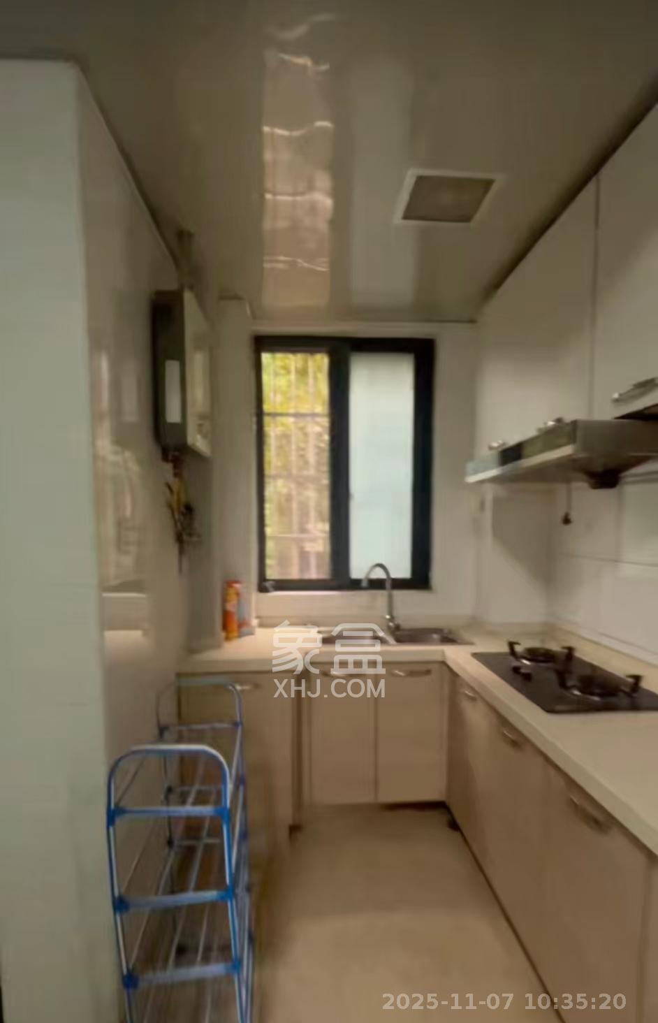 翡翠云天  3室2厅2卫    2500.0元/月室内图