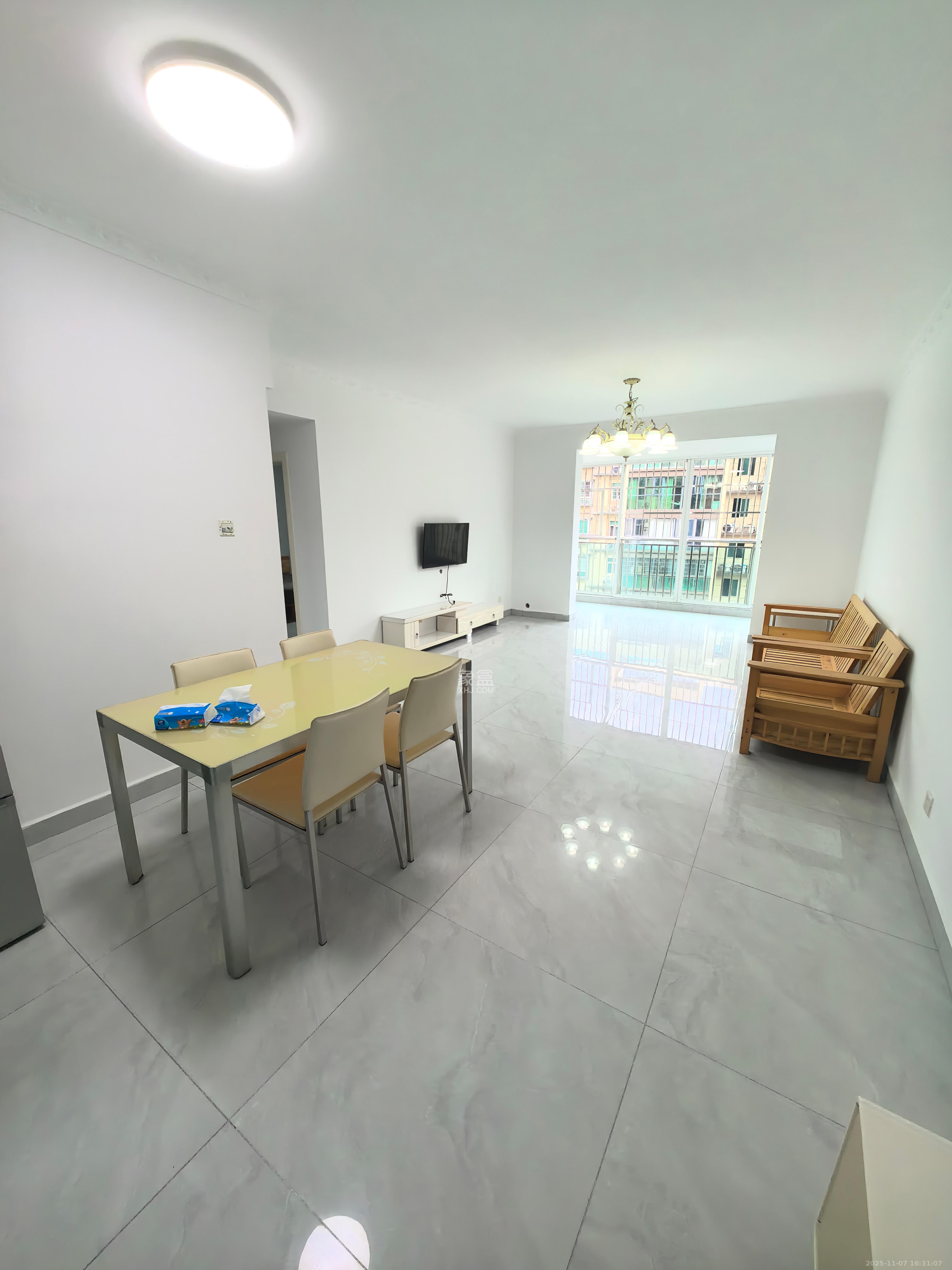 麓谷加州阳光 2室2厅1卫 2300.0元/月 麓谷加州阳光 2室2厅1卫 2300.0元/月室内图