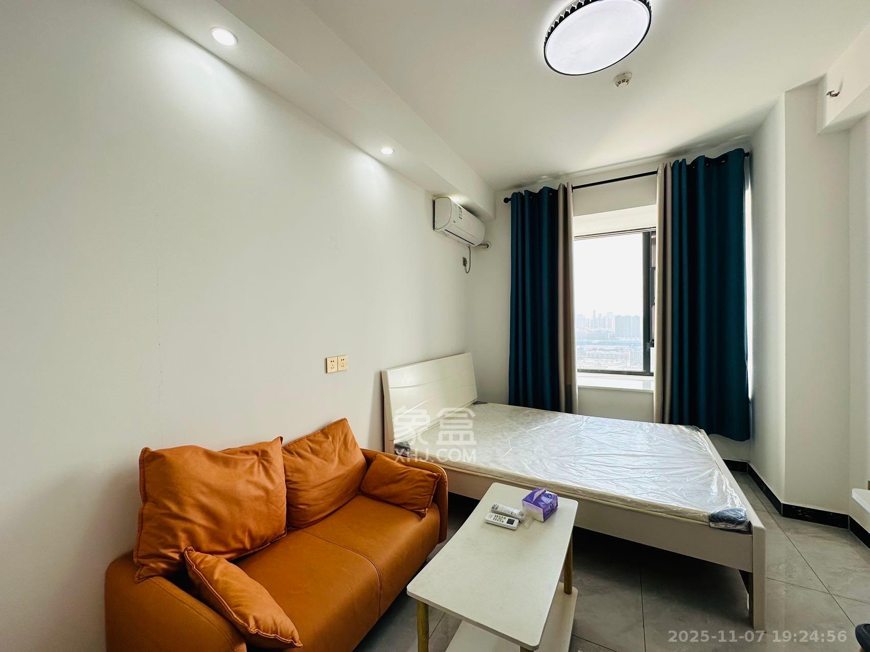 保利麓谷林语I区  1室1厅1卫    1500.0元/月室内图