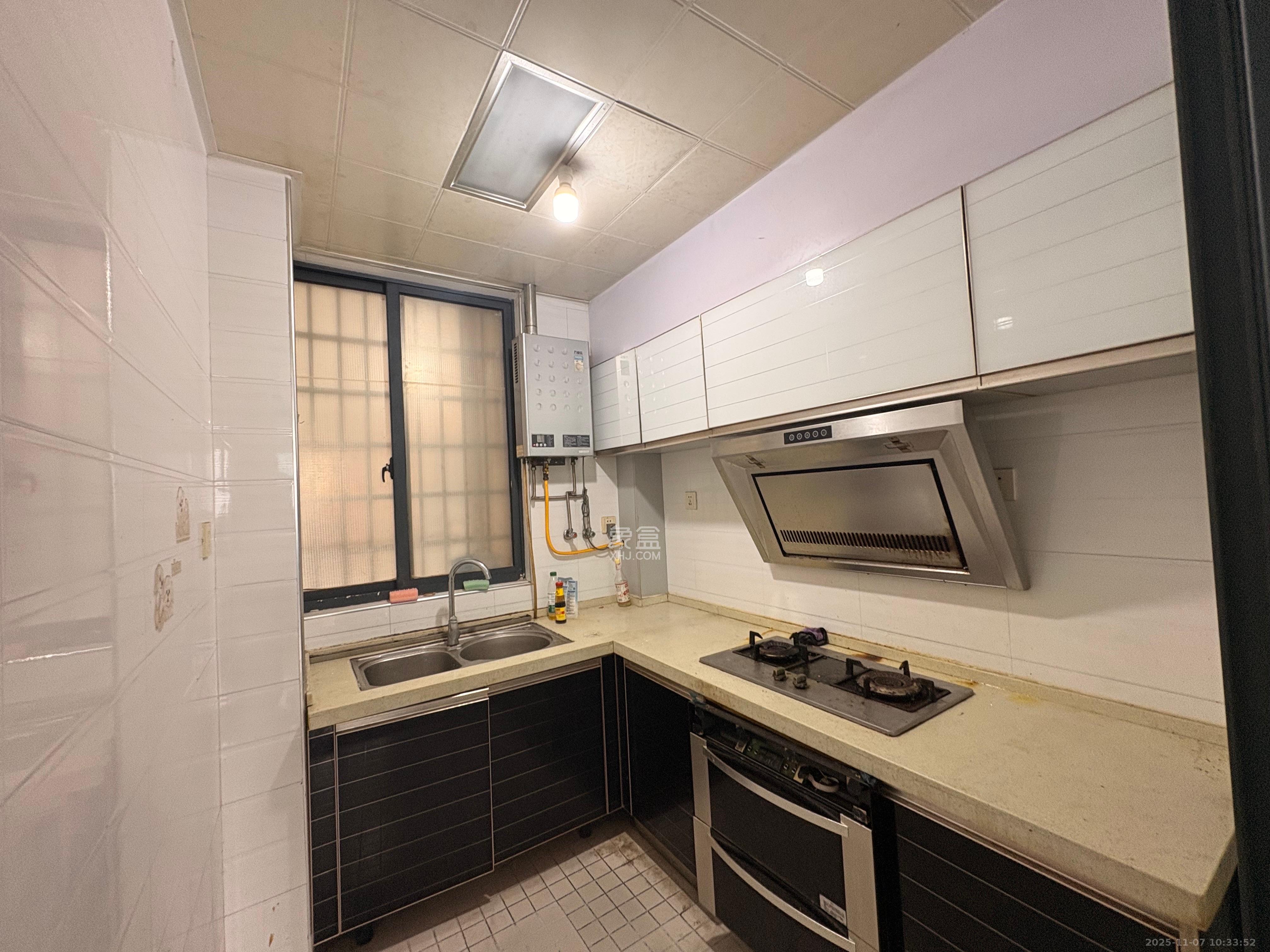 高升金典  1室2厅1卫    2400.0元/月室内图