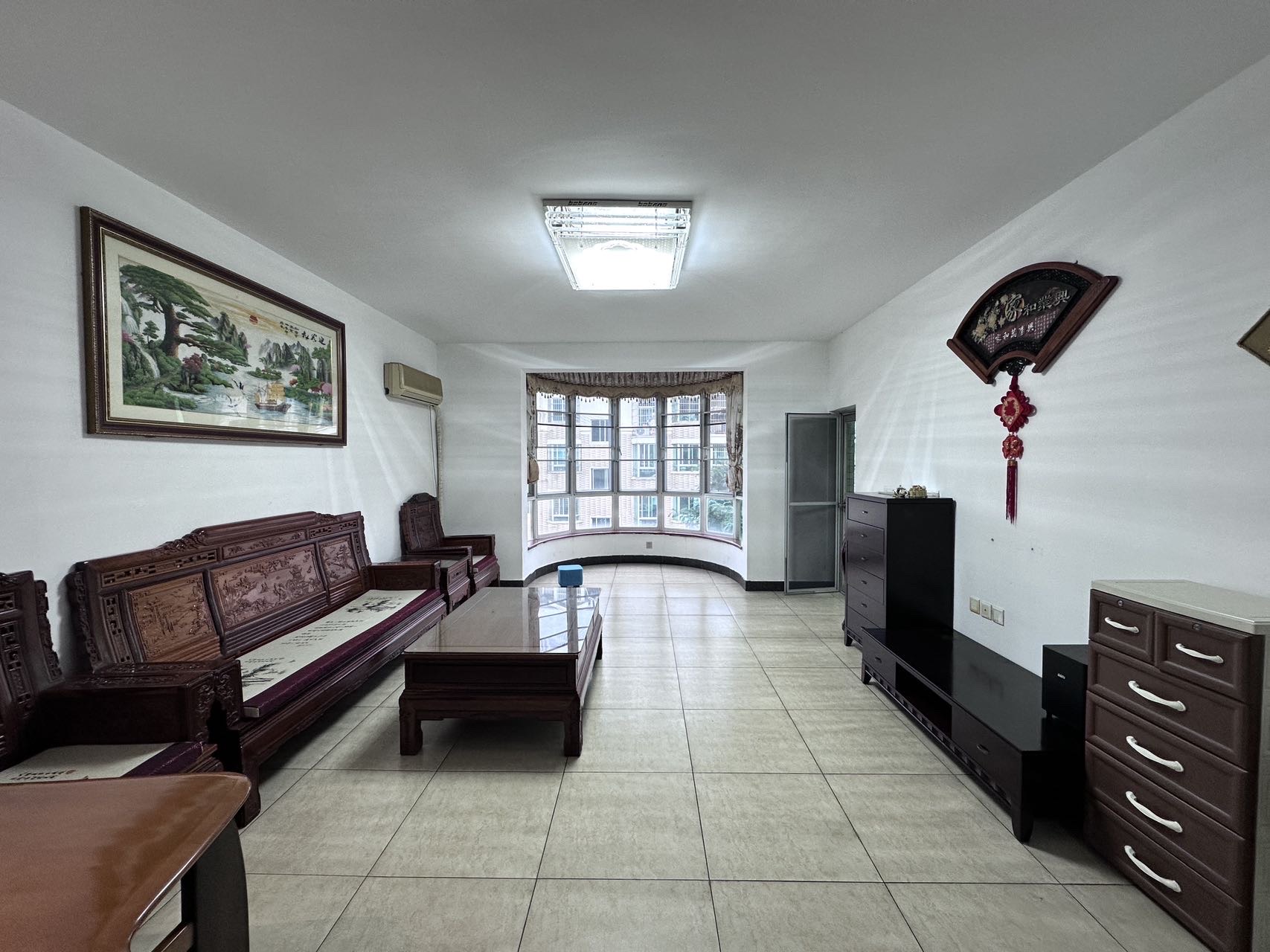 绿色佳园 3室2厅2卫 140.0万 绿色佳园 3室2厅2卫 140.0万客厅