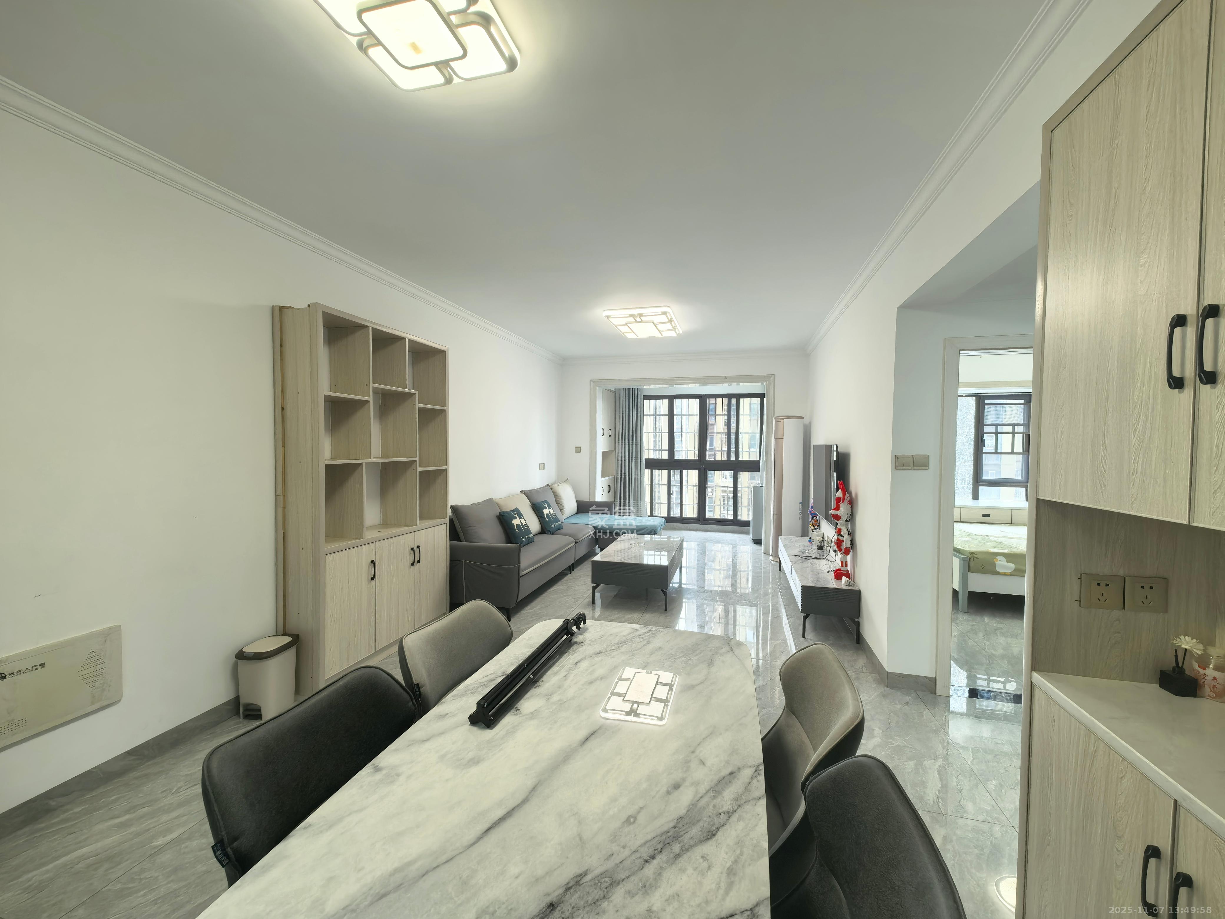 和润园三期 2室2厅1卫 2200.0元/月 和润园三期 2室2厅1卫 2200.0元/月室内图