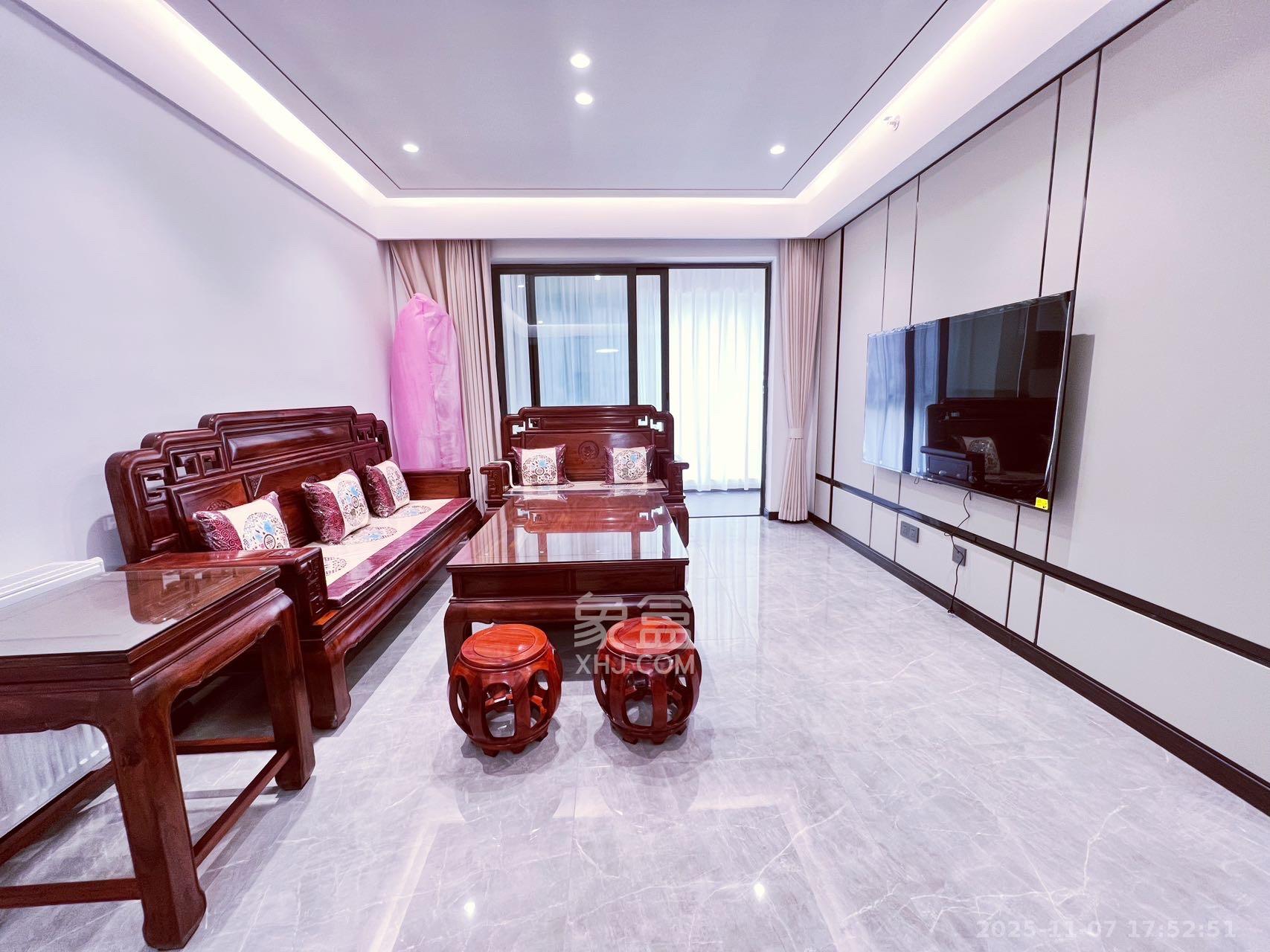 卓越中寰  3室2厅2卫    4300.0元/月