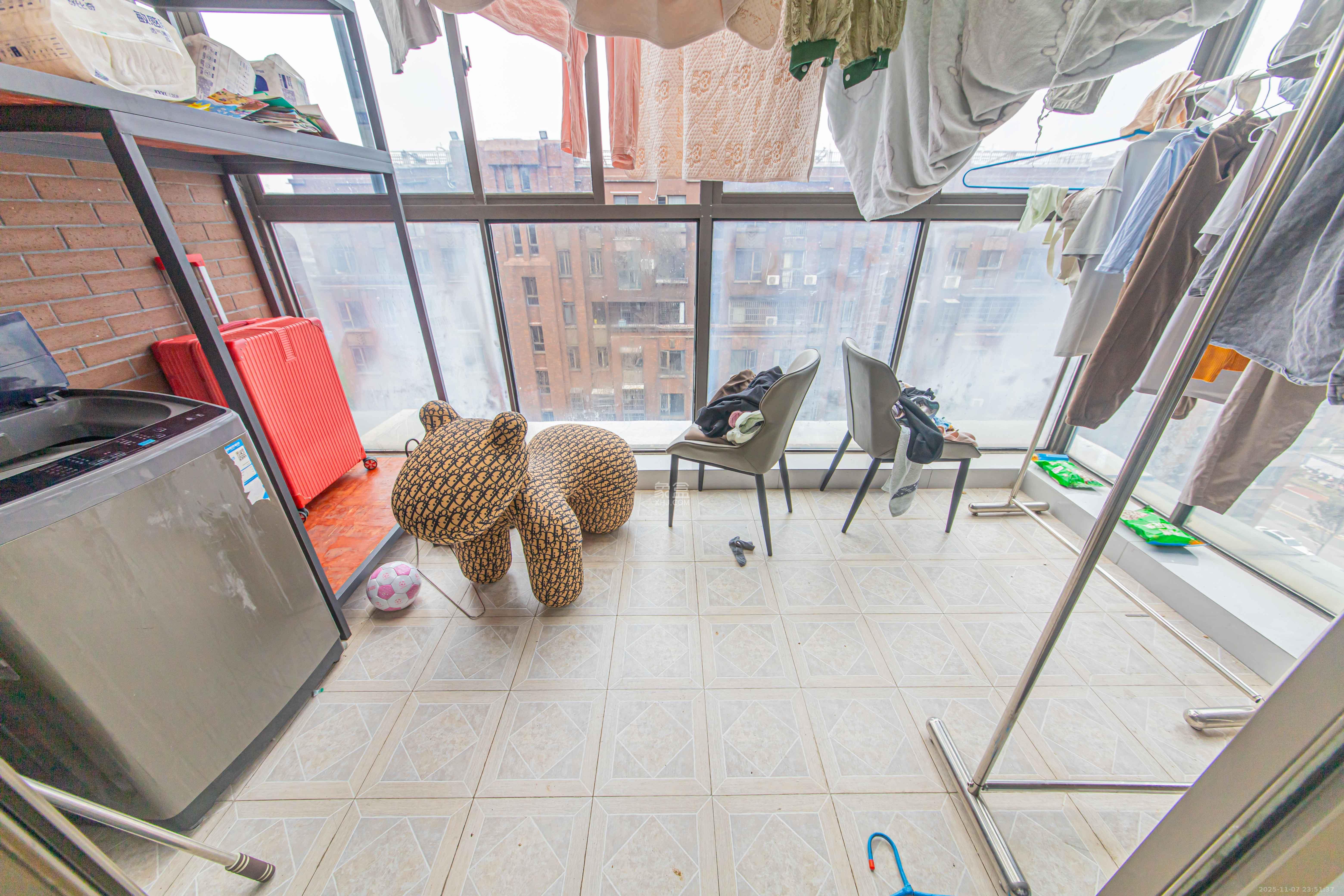 绿地公馆（绿地名邸）  3室2厅2卫    92.0万阳台