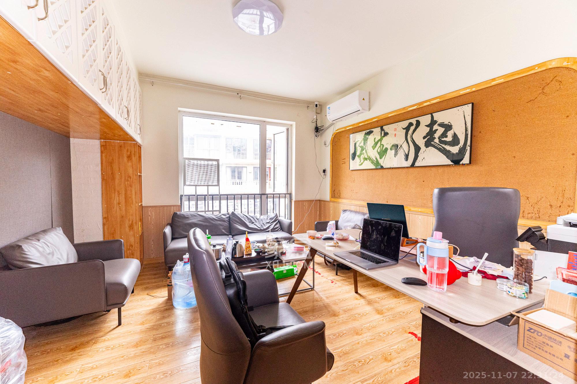 山水湾 5室2厅2卫 410.0万 山水湾 5室2厅2卫 410.0万卧室