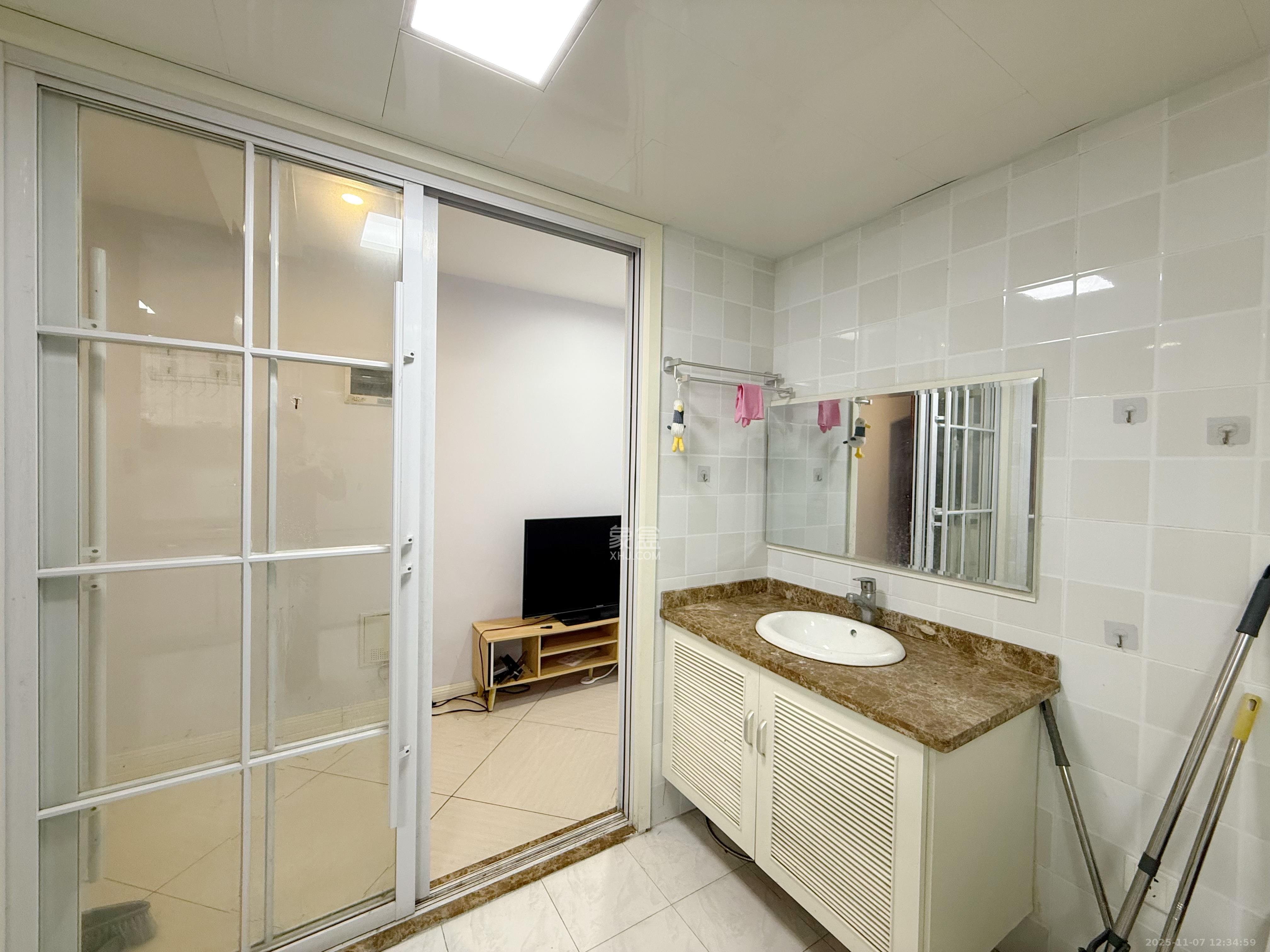 蓝山郡  1室1厅1卫    1500.0元/月室内图