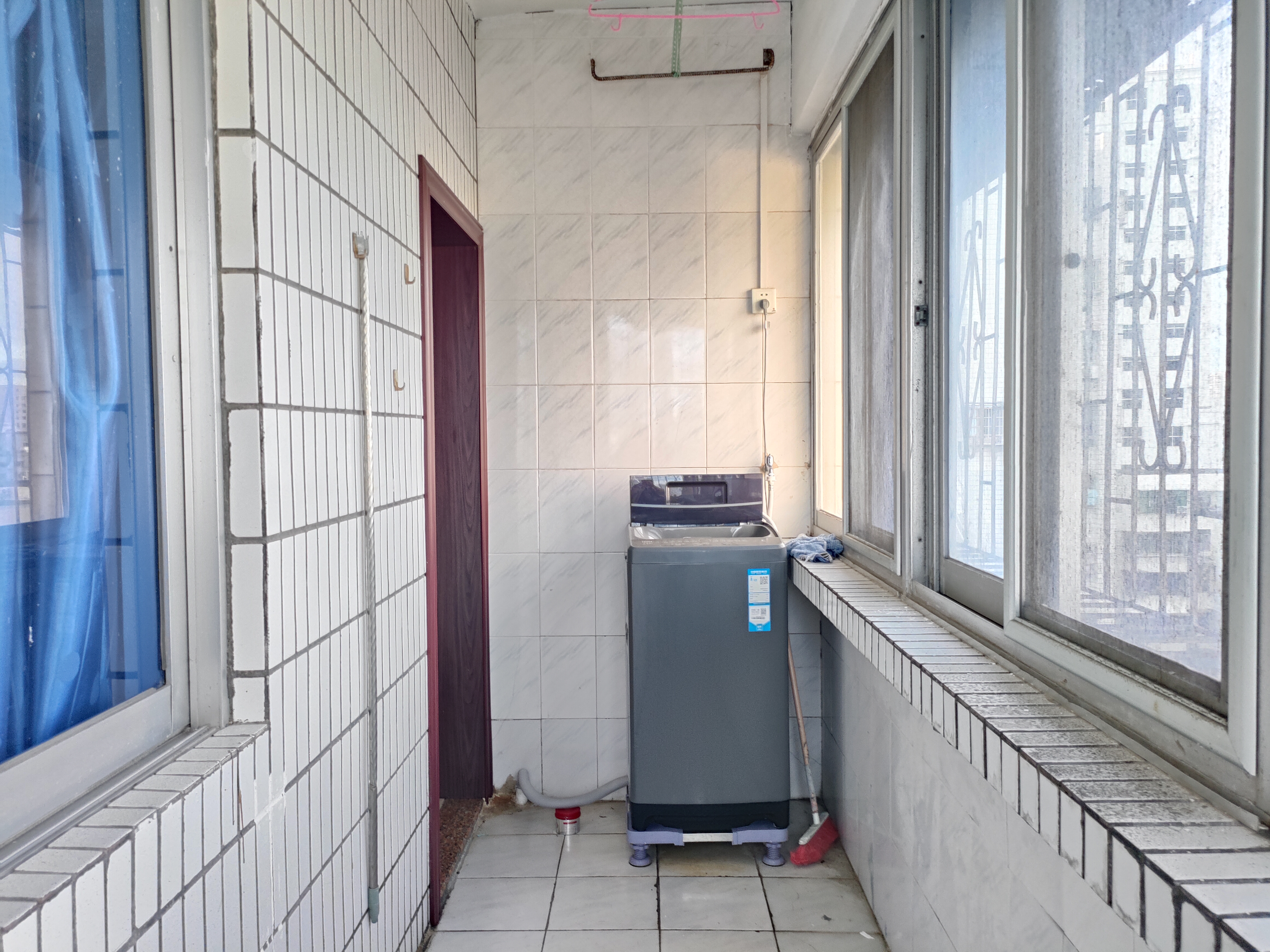 海口农行宿舍（海秀路48-1号）  3室2厅2卫    2400.0元/月室内图