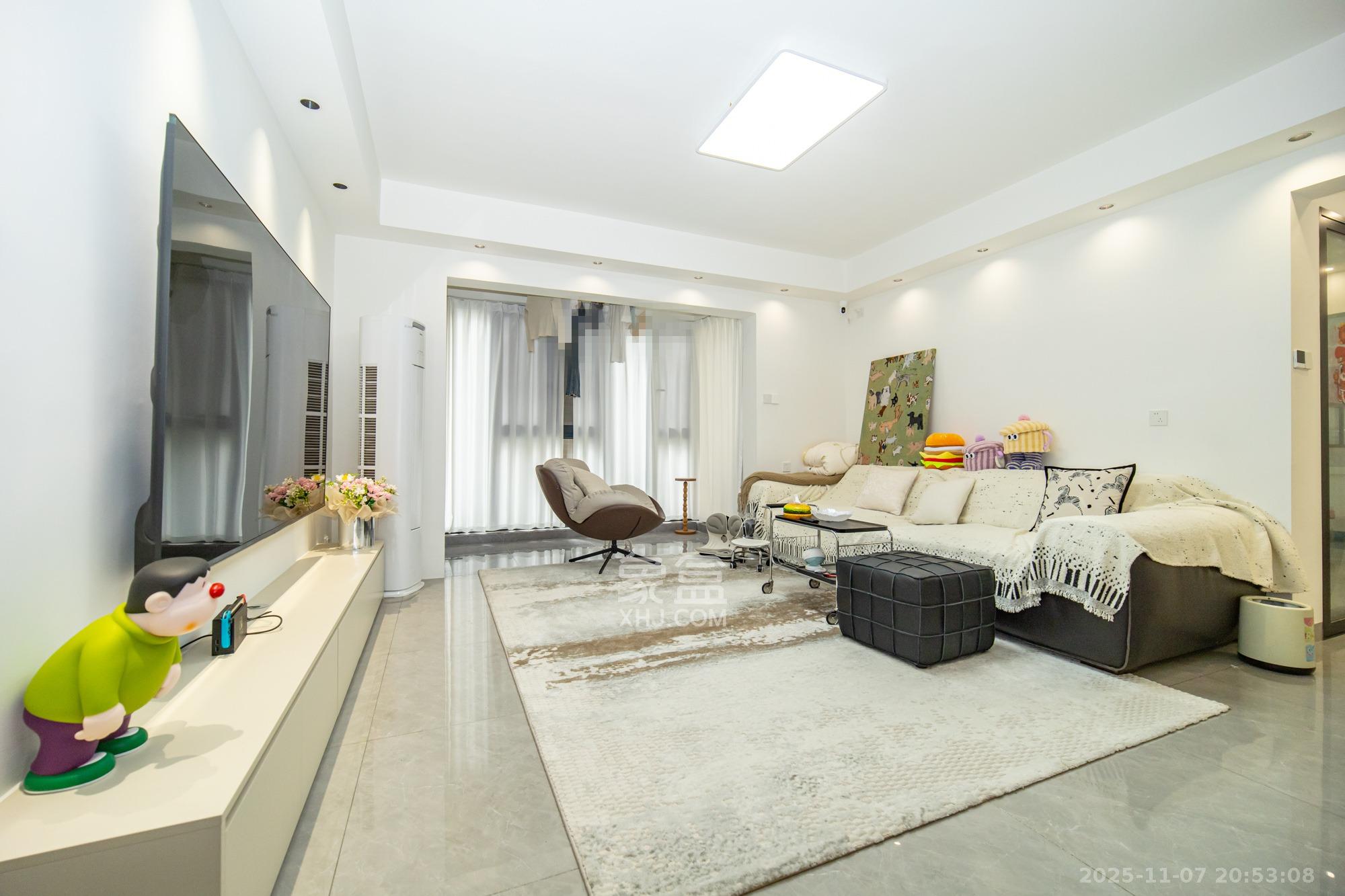 蓝山郡 3室2厅2卫 100.0万 蓝山郡 3室2厅2卫 100.0万客厅